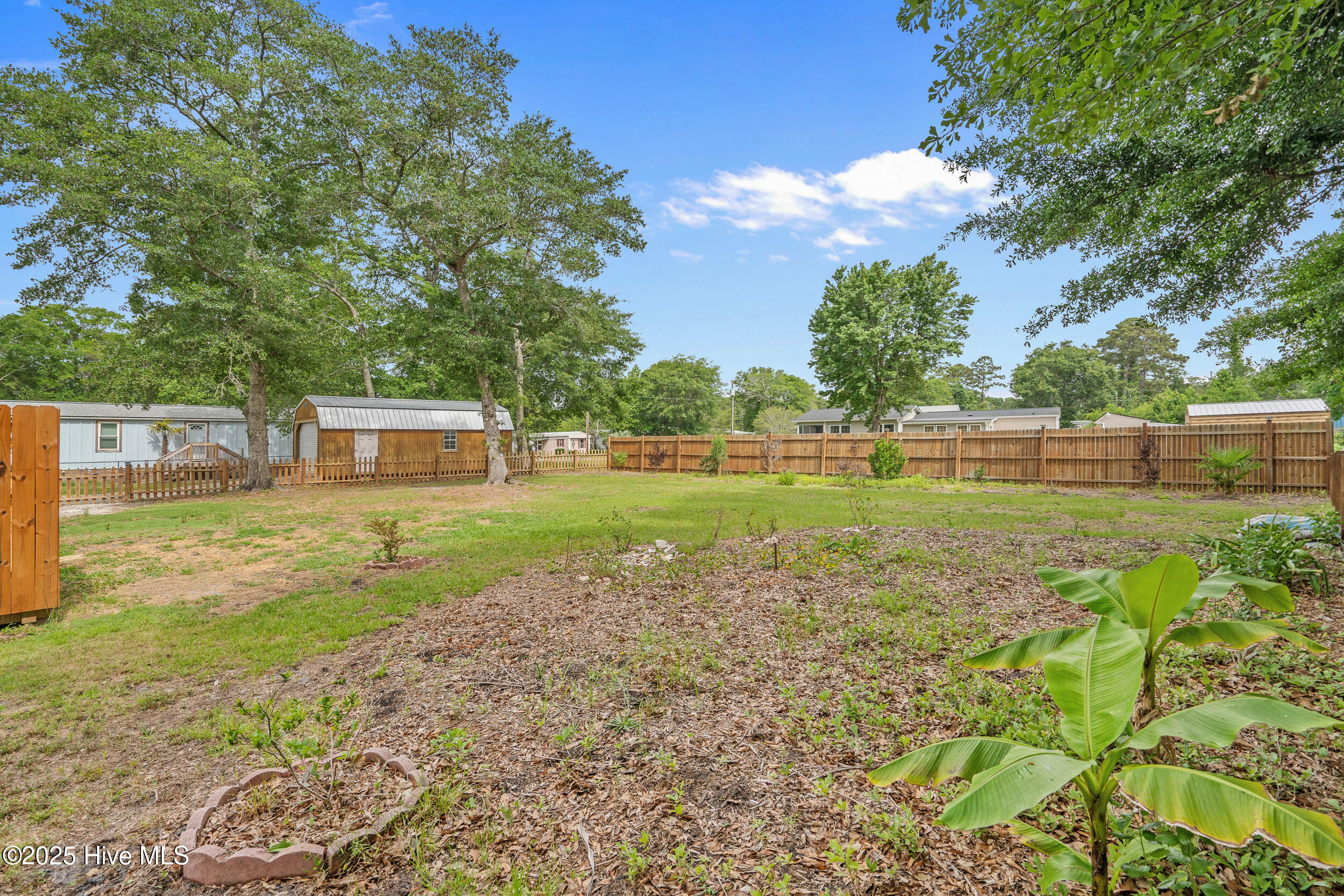 100510798 | Photo 29