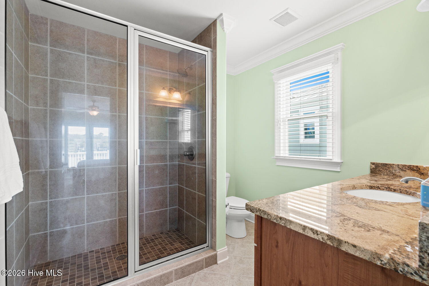 100566570 | Photo 47