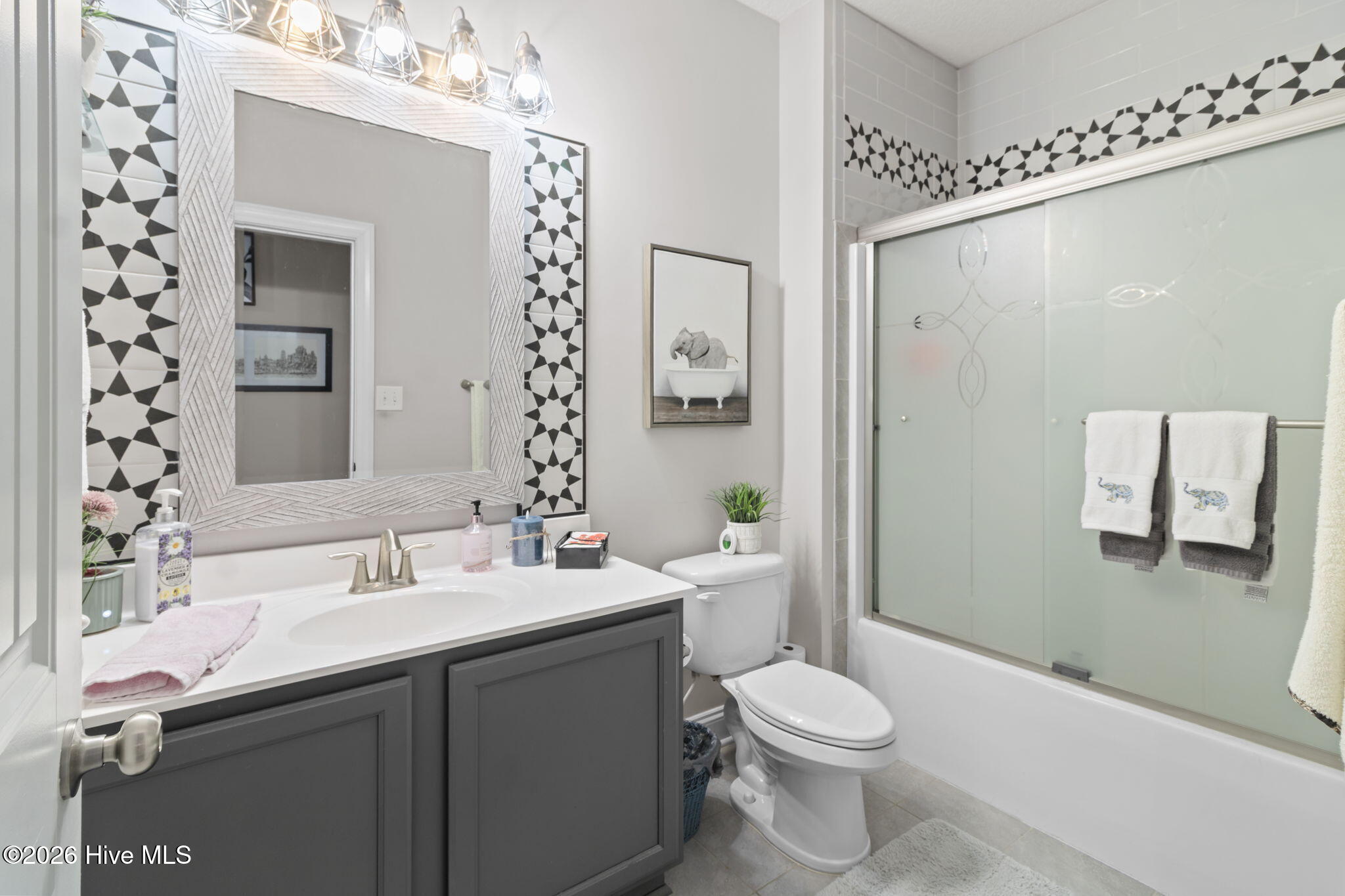 100560055 | Photo 26