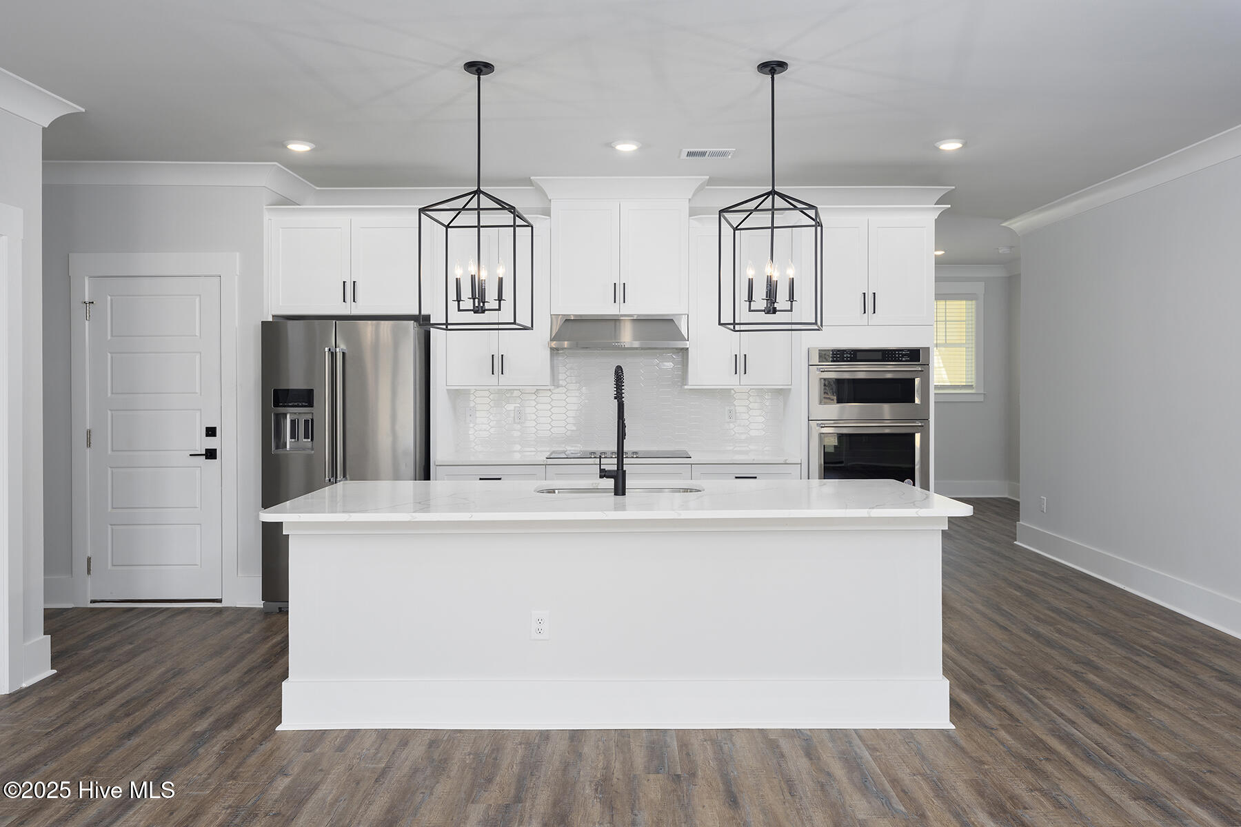 100506459 | Photo 12