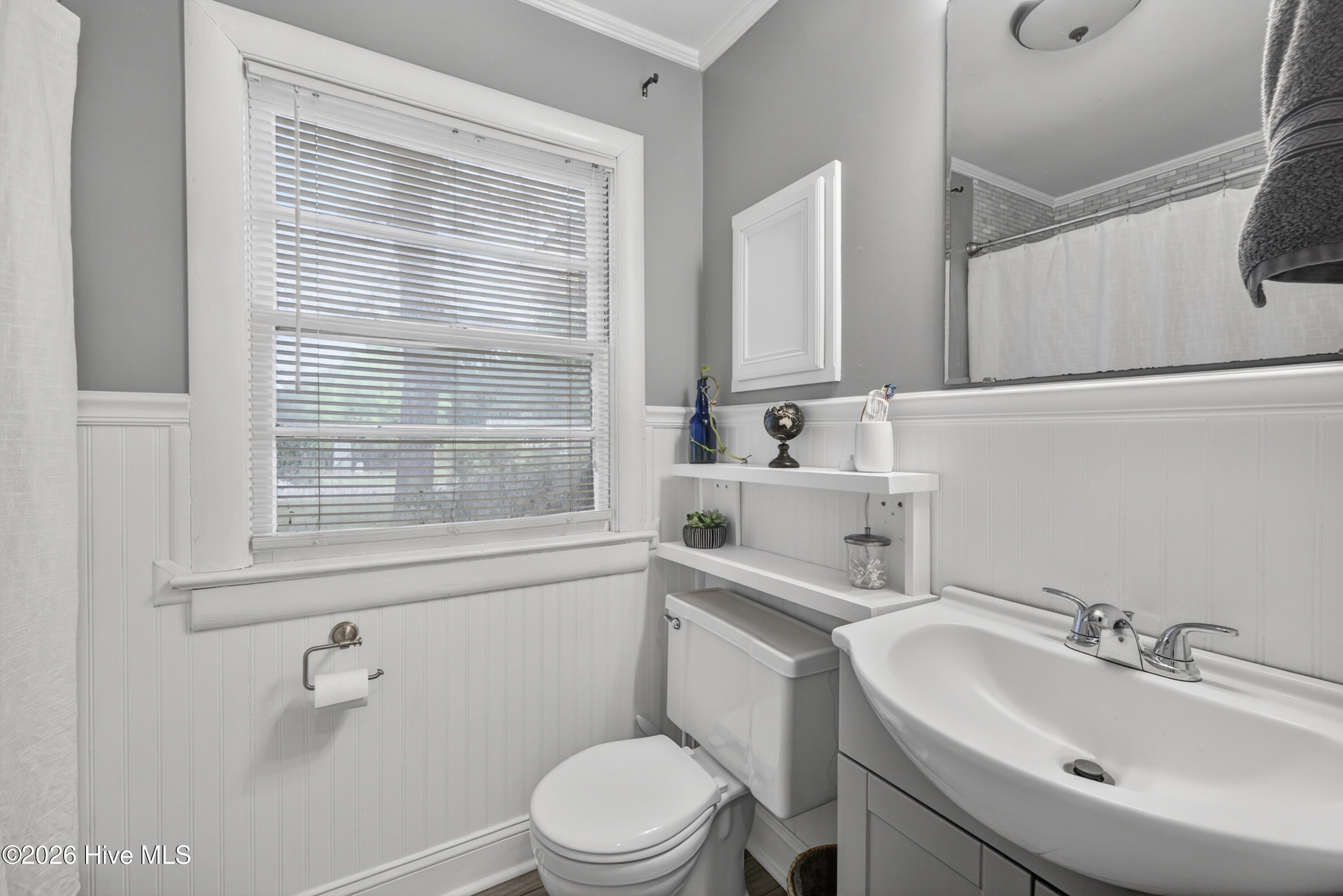 100570211 | Photo 31