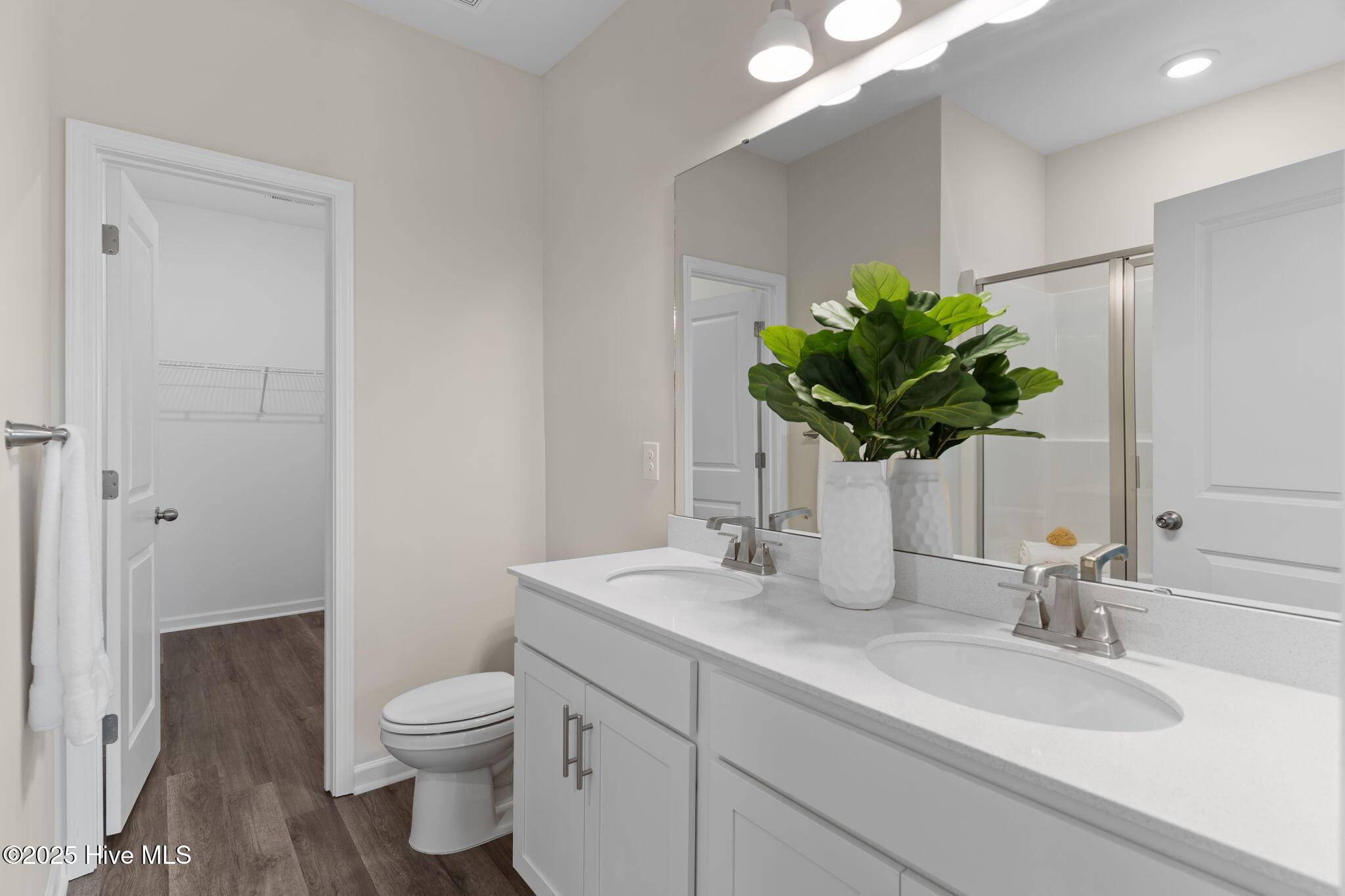 100454389 | Photo 20