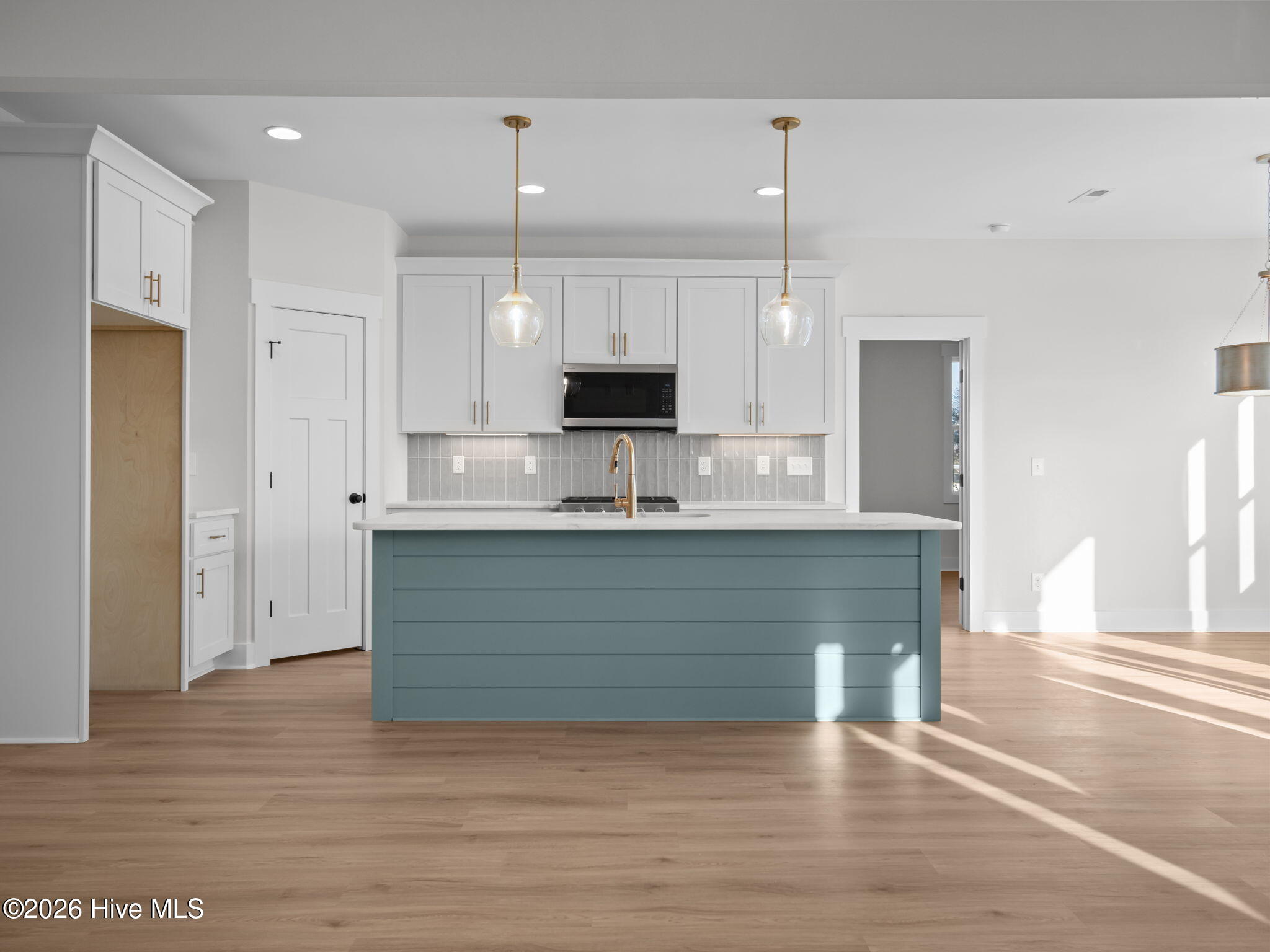 100543502 | Photo 16