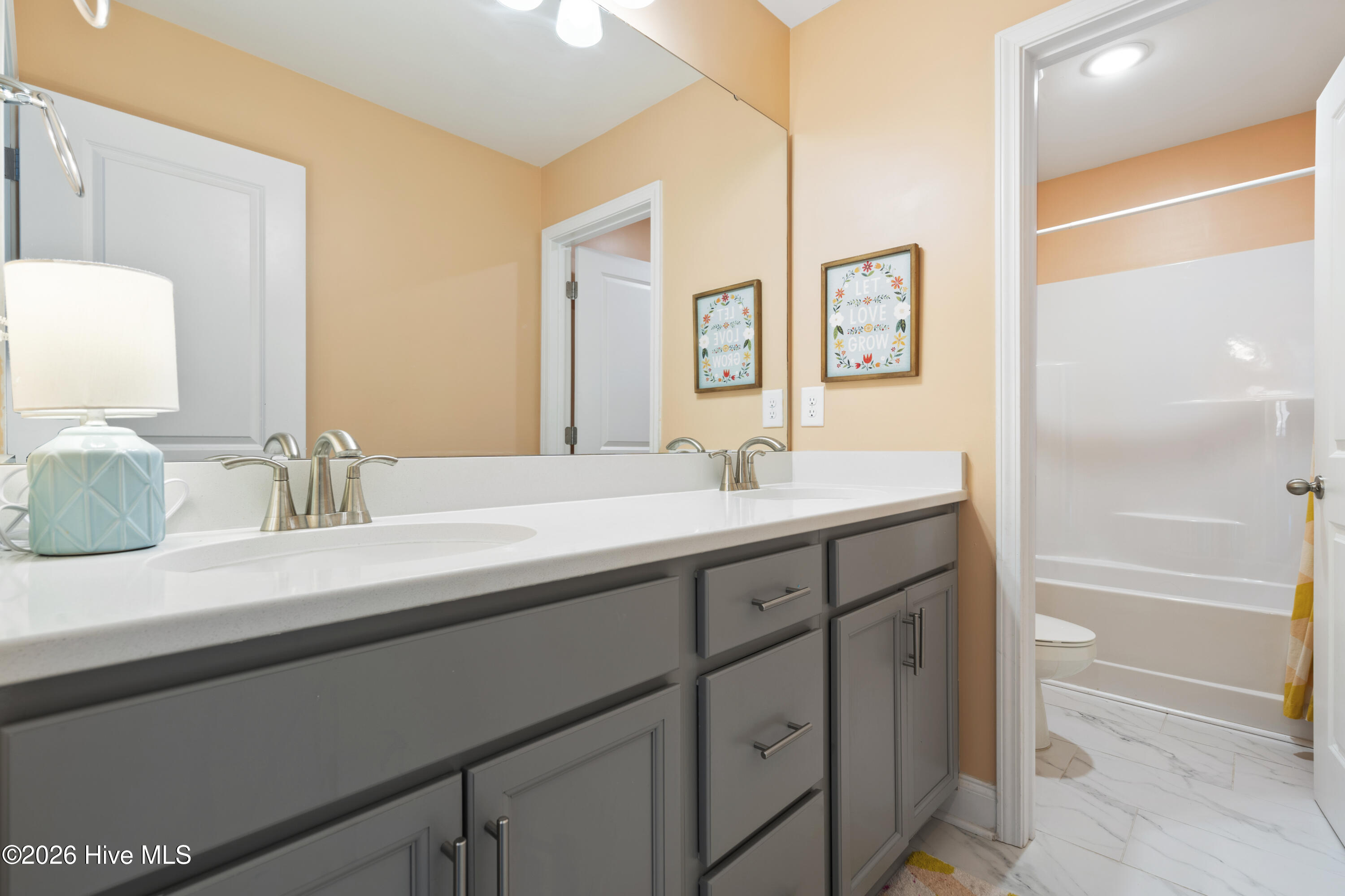 100564295 | Photo 45