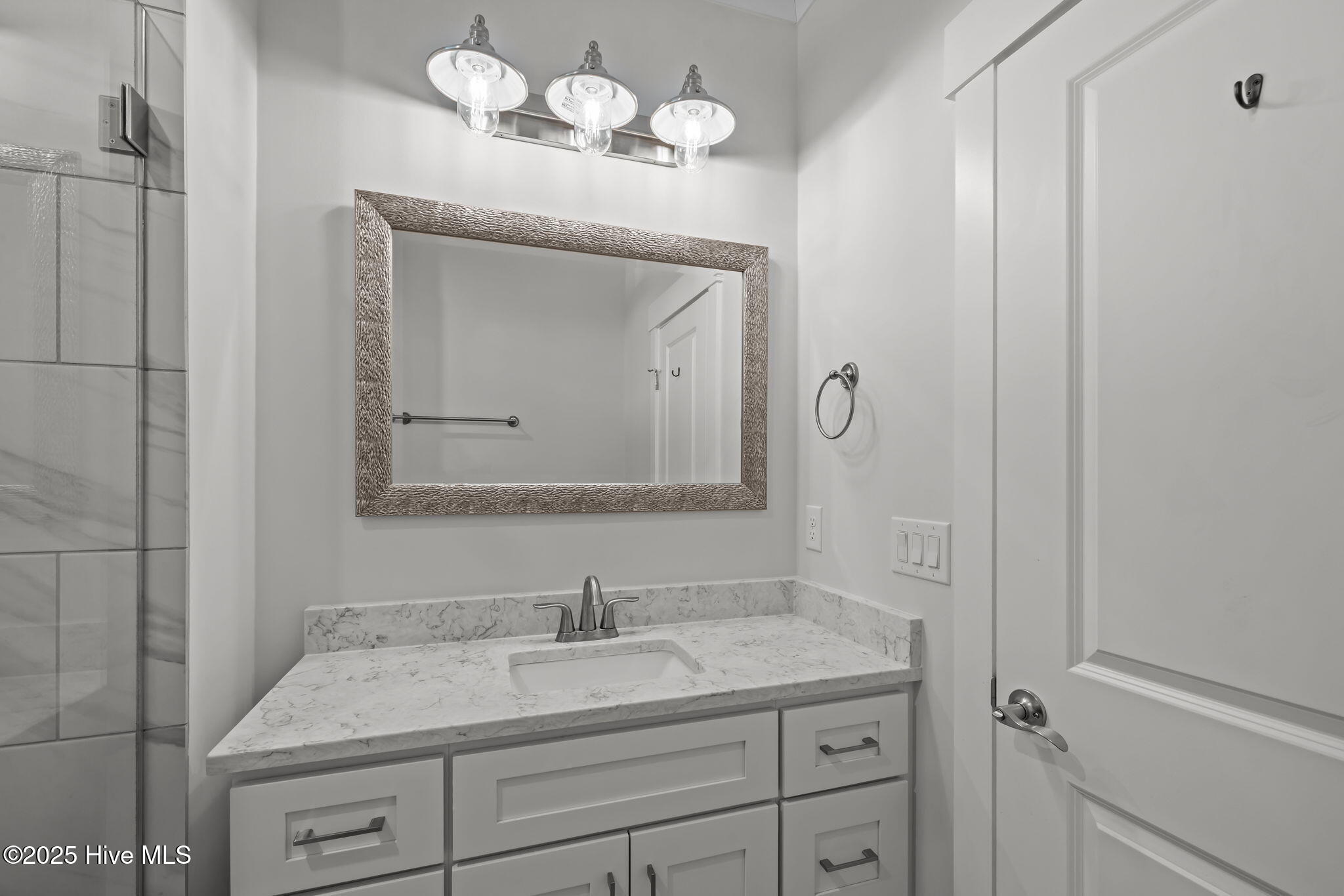 100544208 | Photo 23