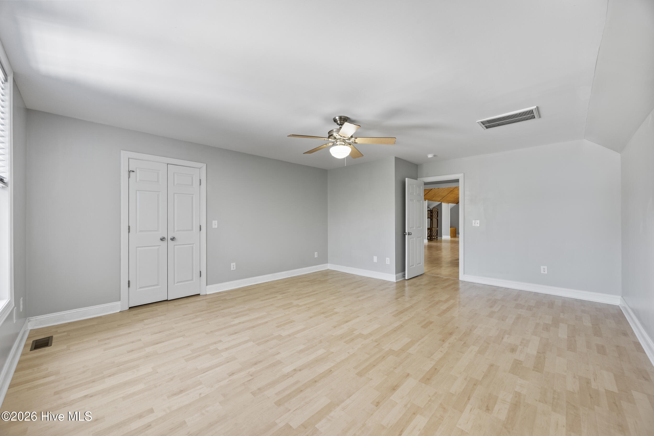 100569506 | Photo 54