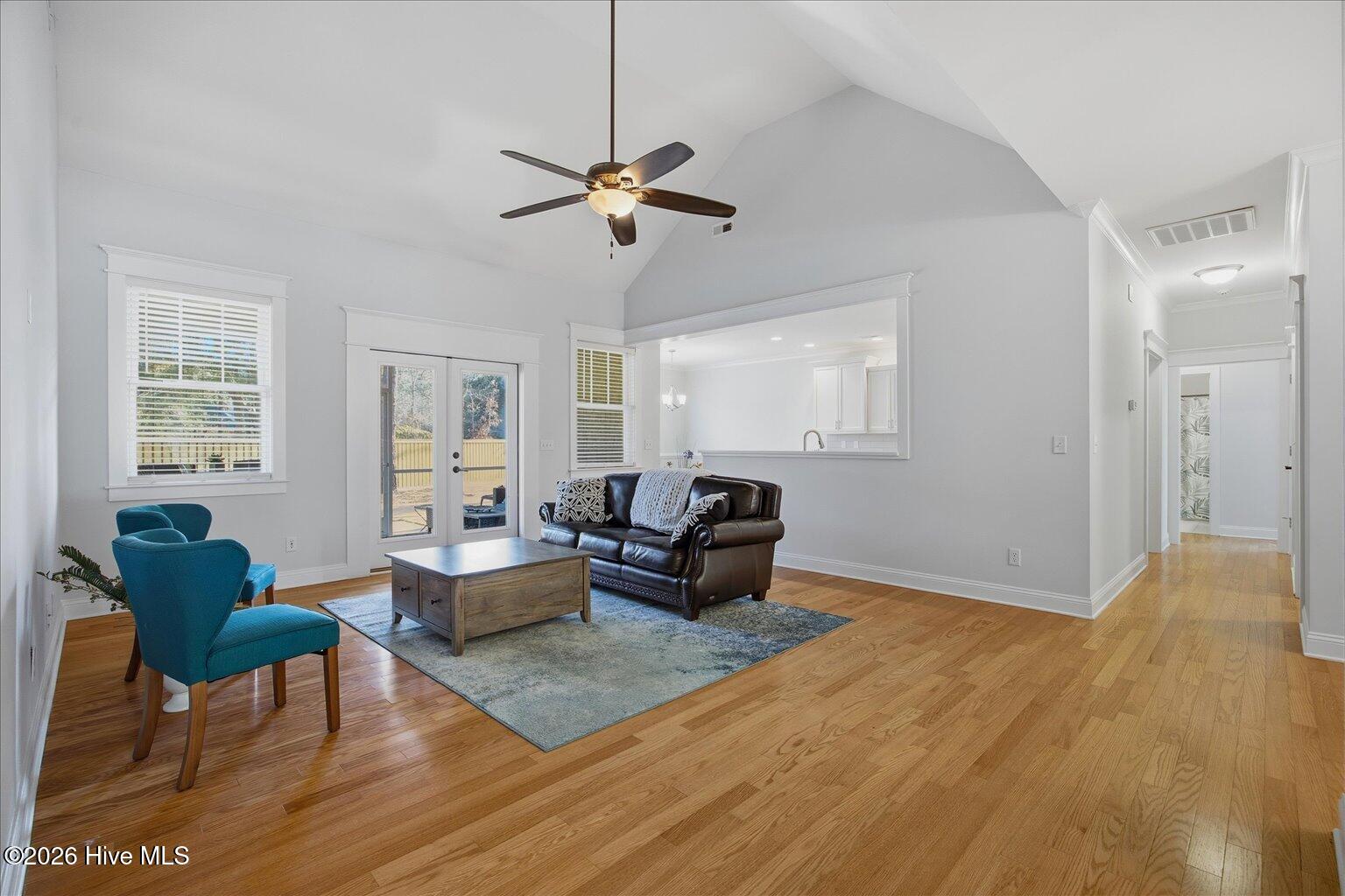 100550413 | Photo 32