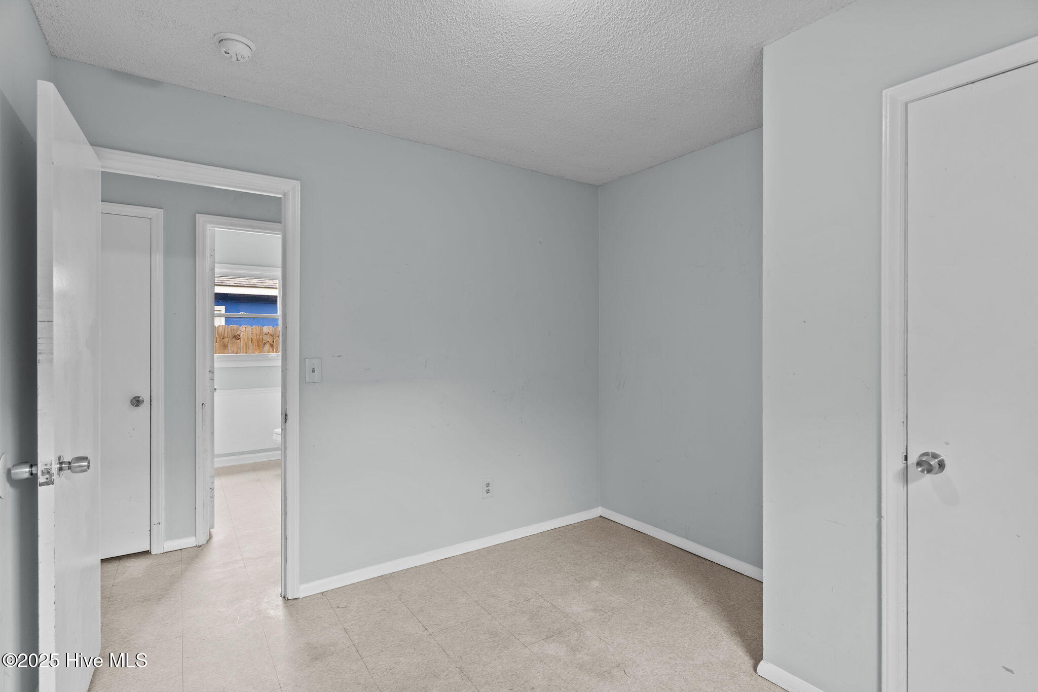 100528718 | Photo 24