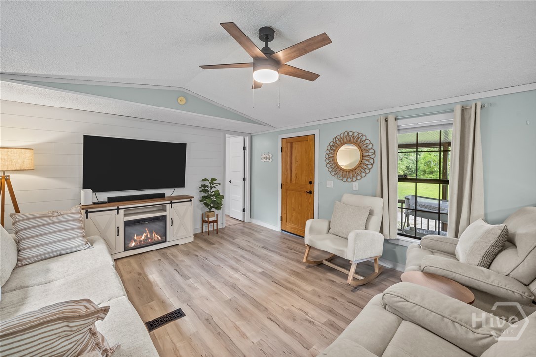 Photo 4 of Manufactured home for sale at 1981 Fort Argyle Rd, Bloomingdale, GA 31302 | MLS# SA364865 | Listing updated on 2026-09-18