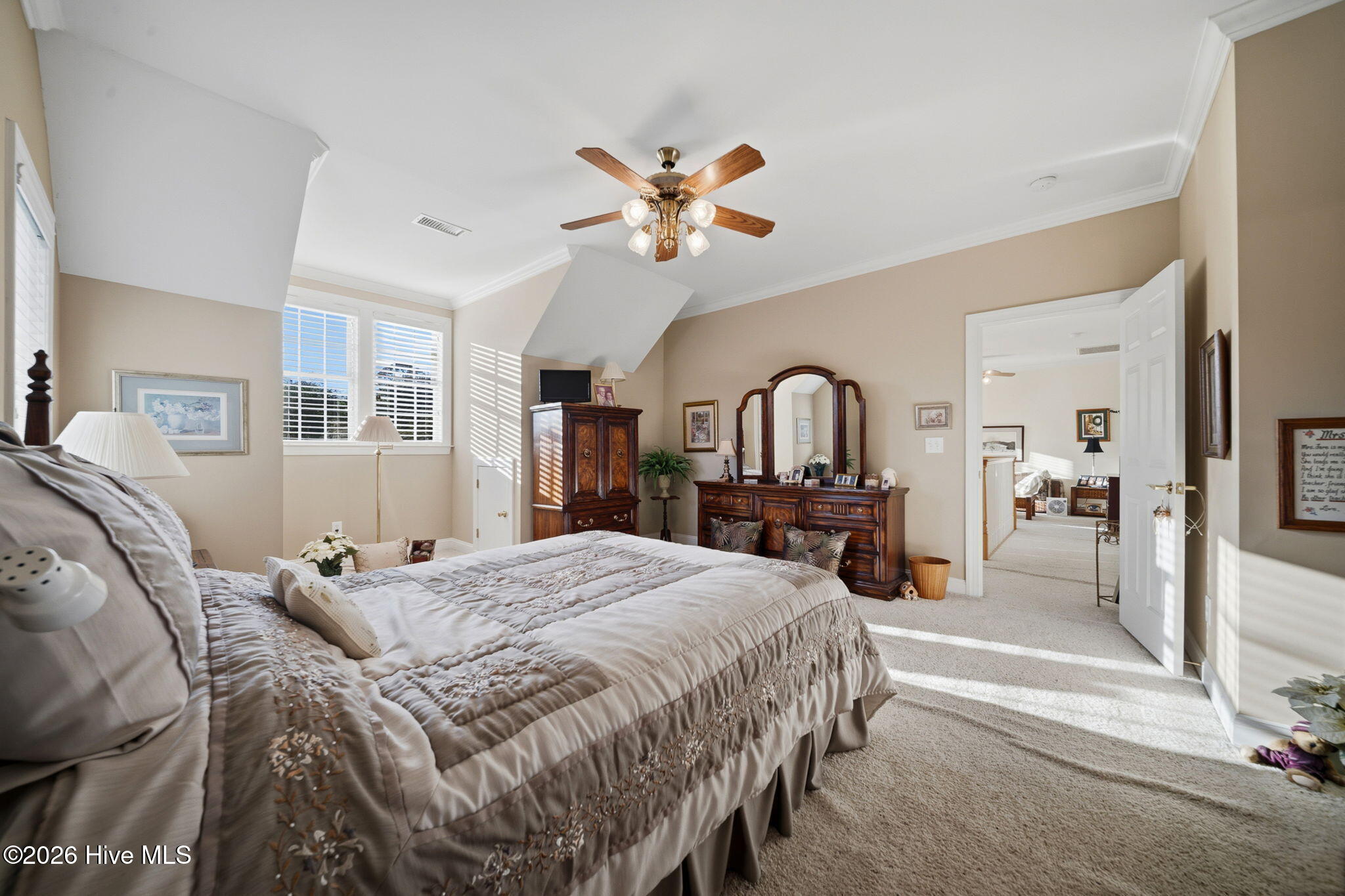 100570394 | Photo 67