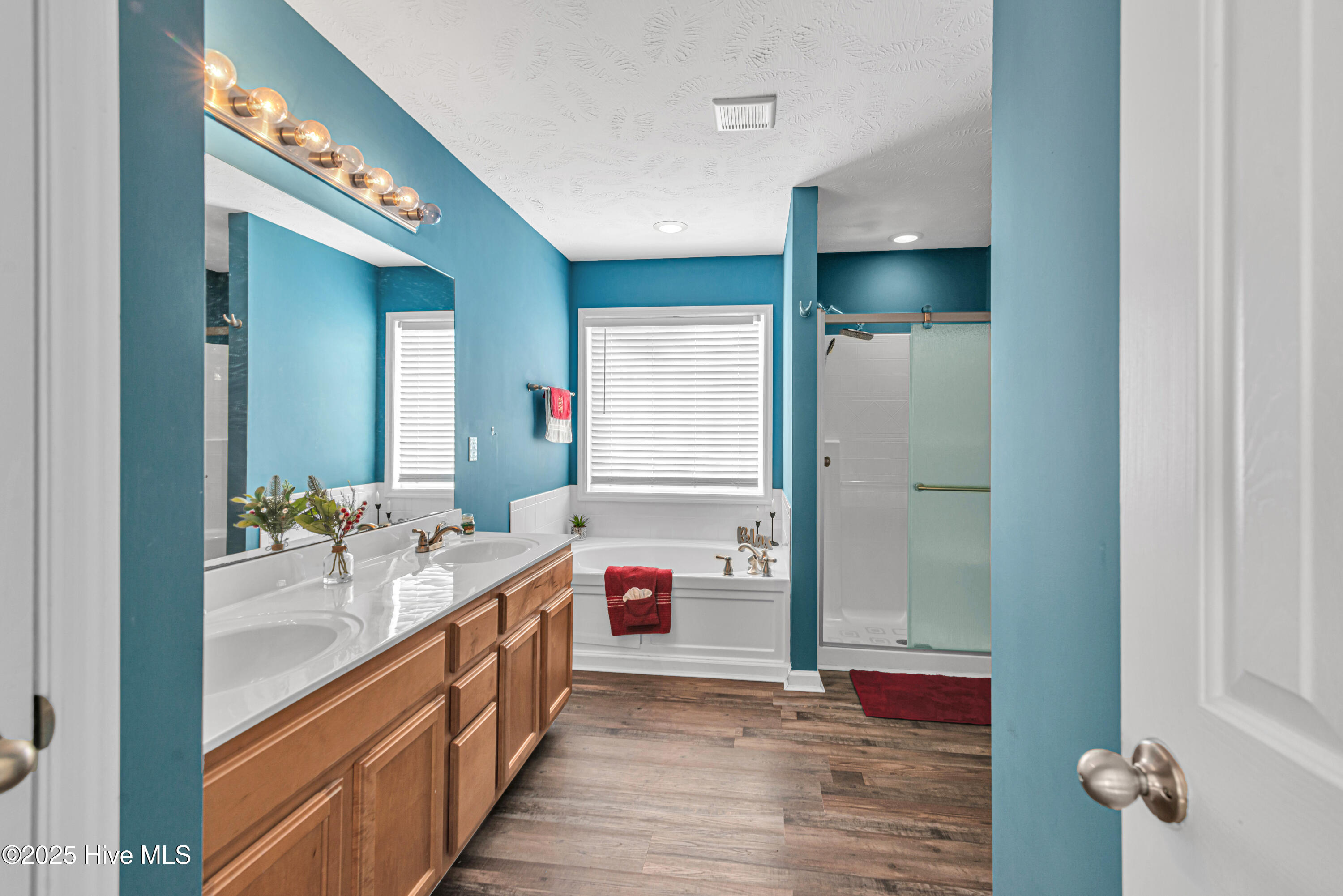 100543275 | Photo 35