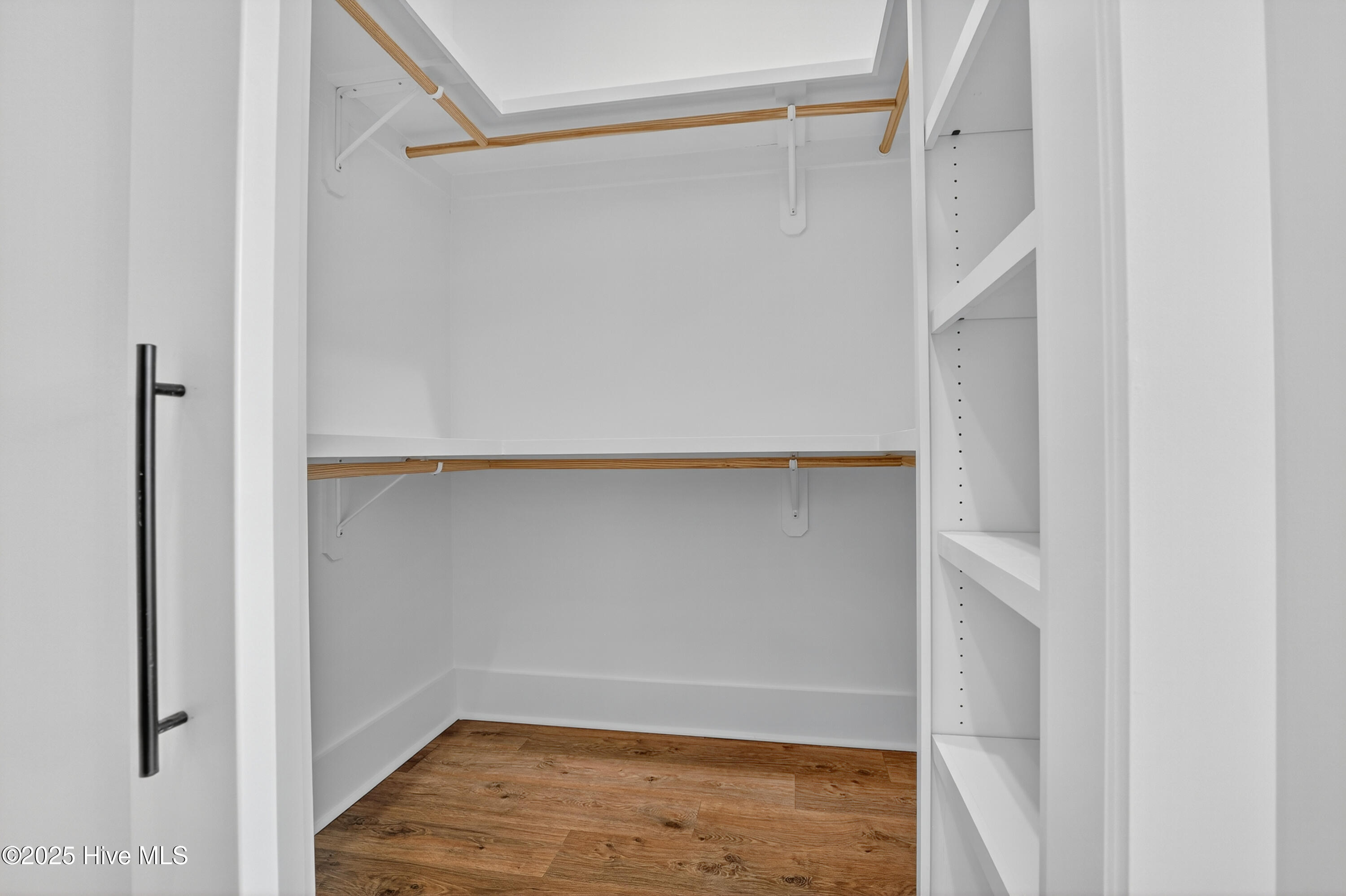 100546984 | Photo 28