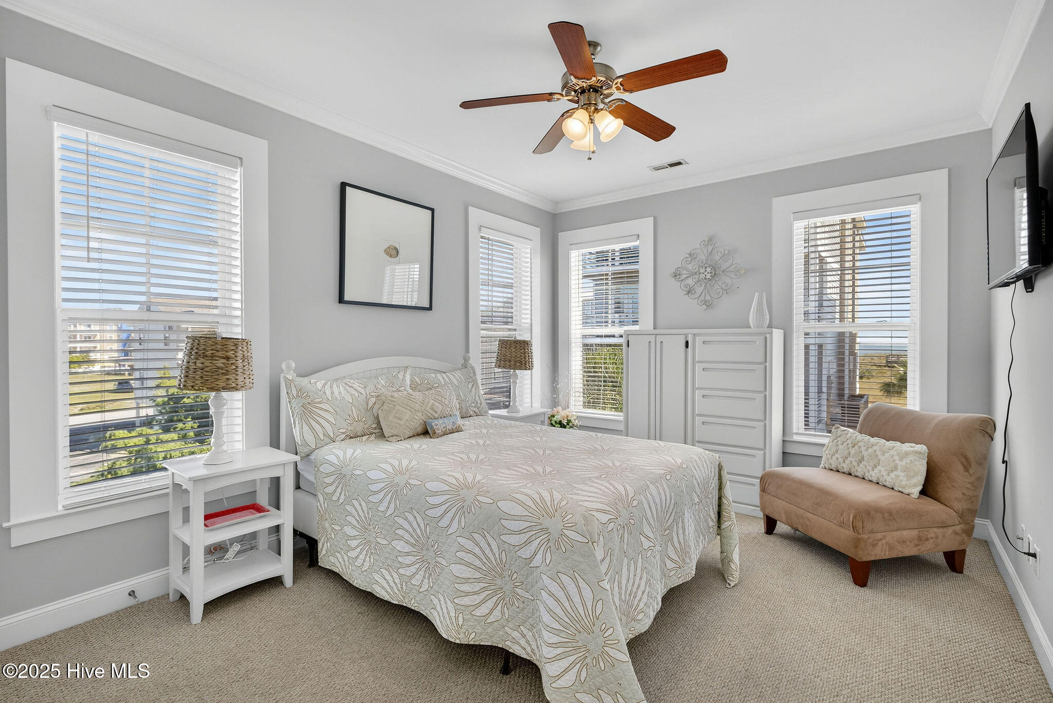 100557630 | Photo 23