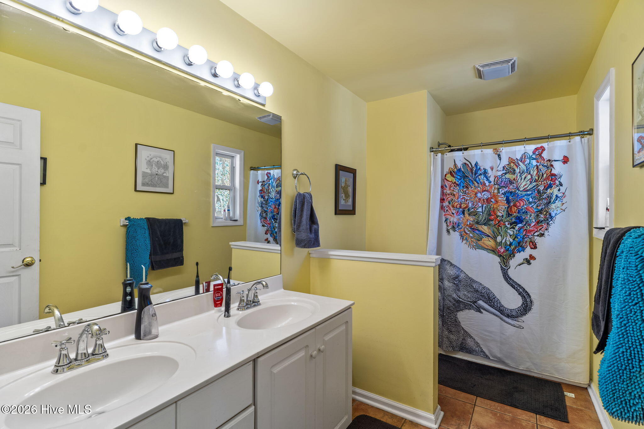 100564458 | Photo 36