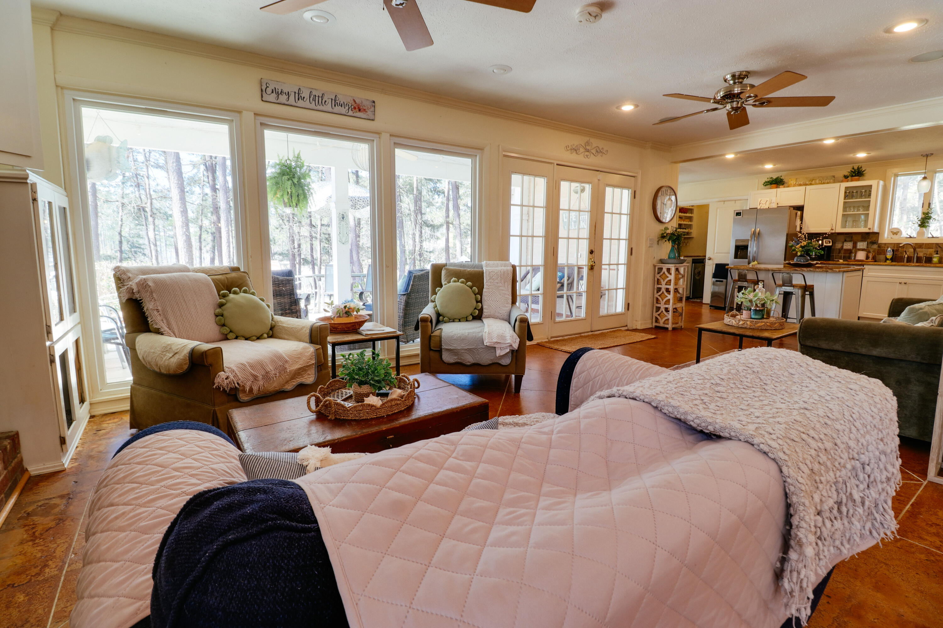 1061 Delaware Dr-4