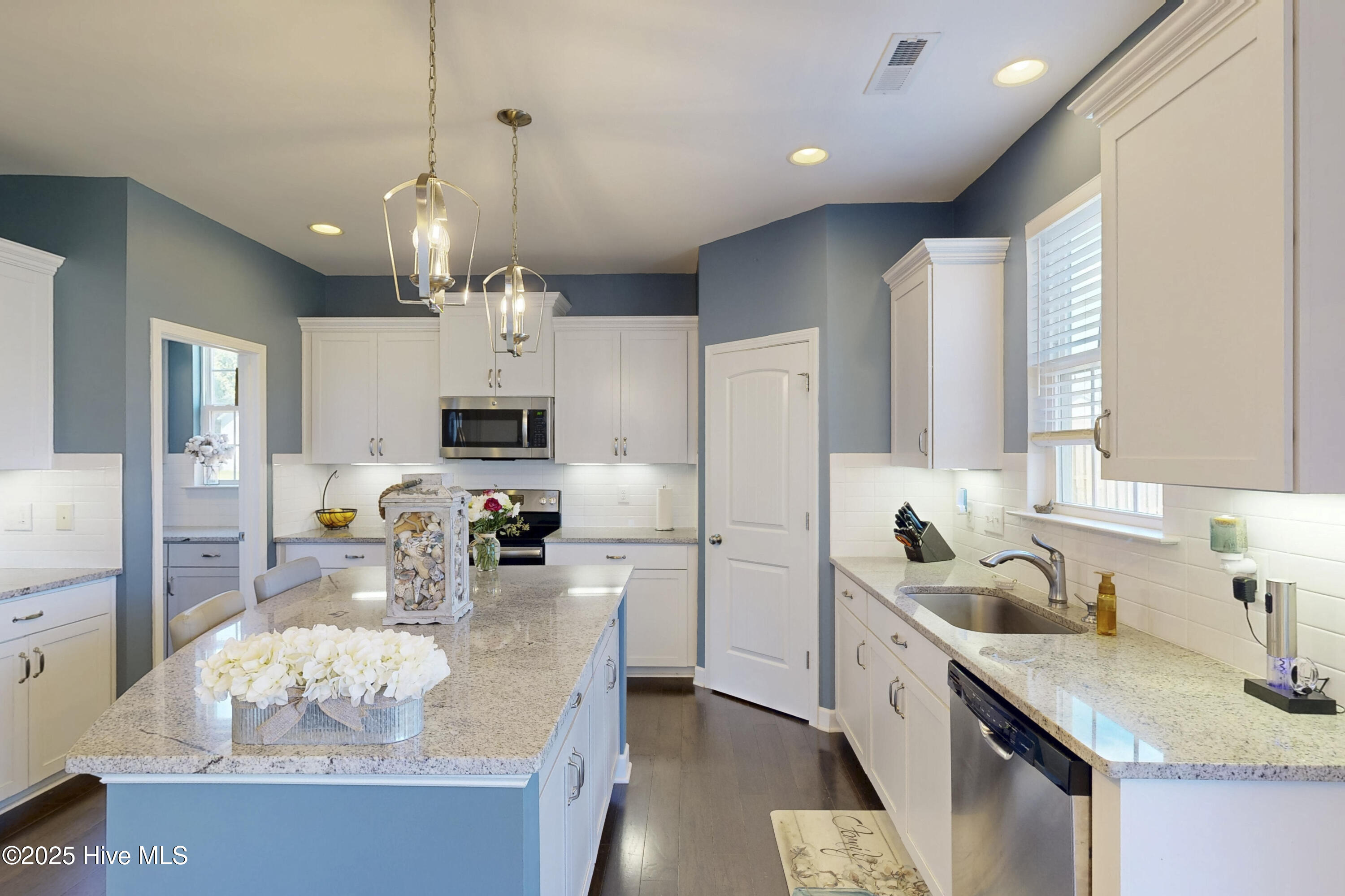 100509634 | Photo 13