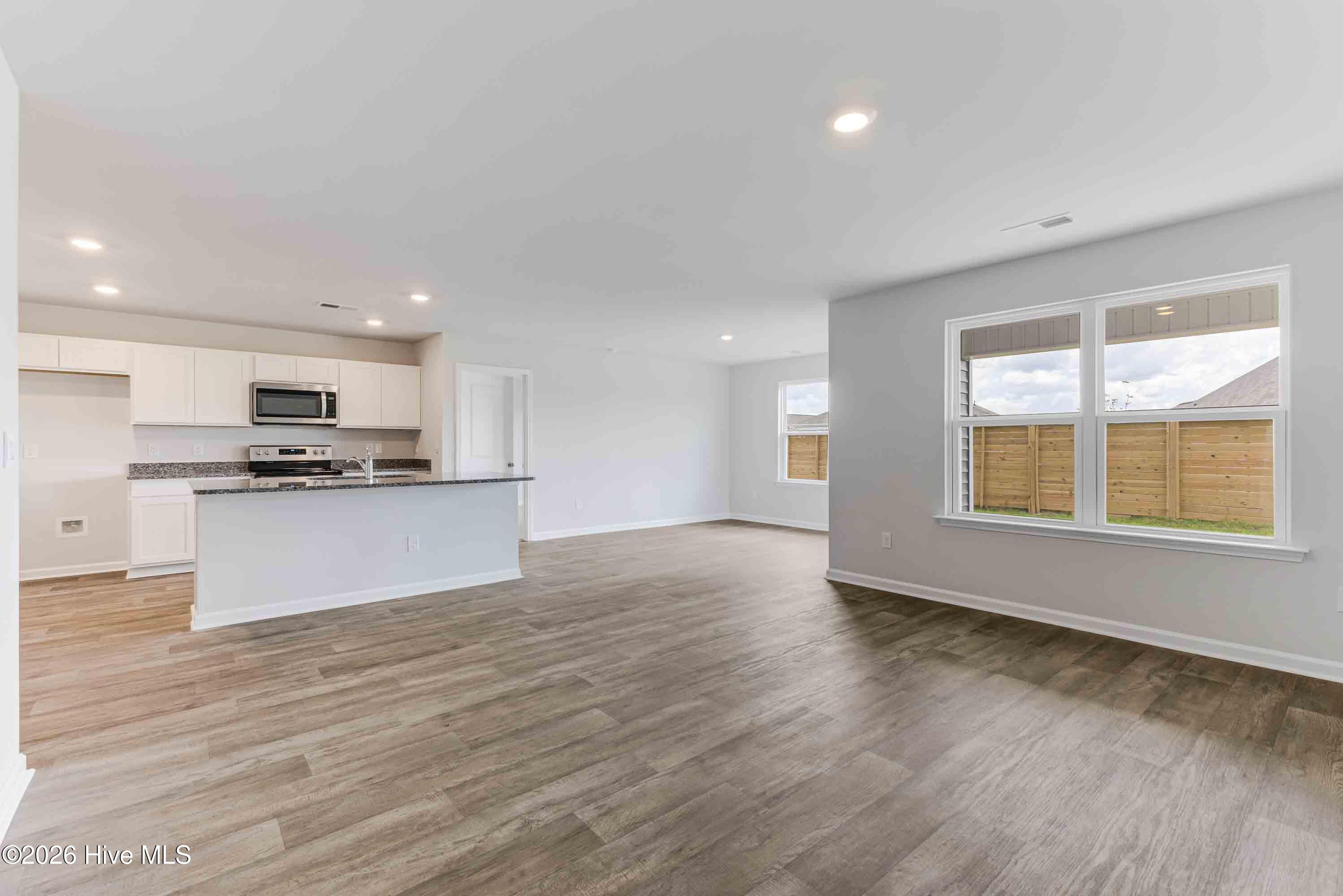 100569617 | Photo 11