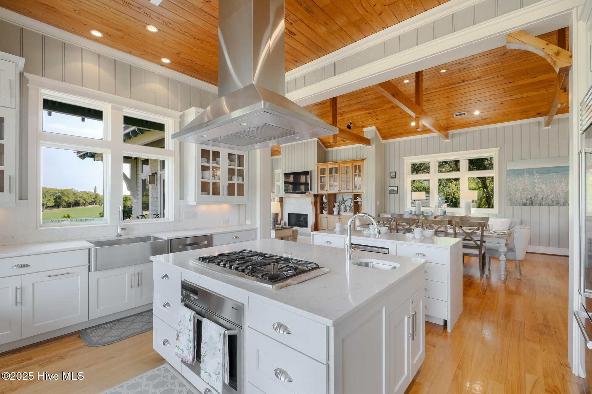 100517307 | Photo 14