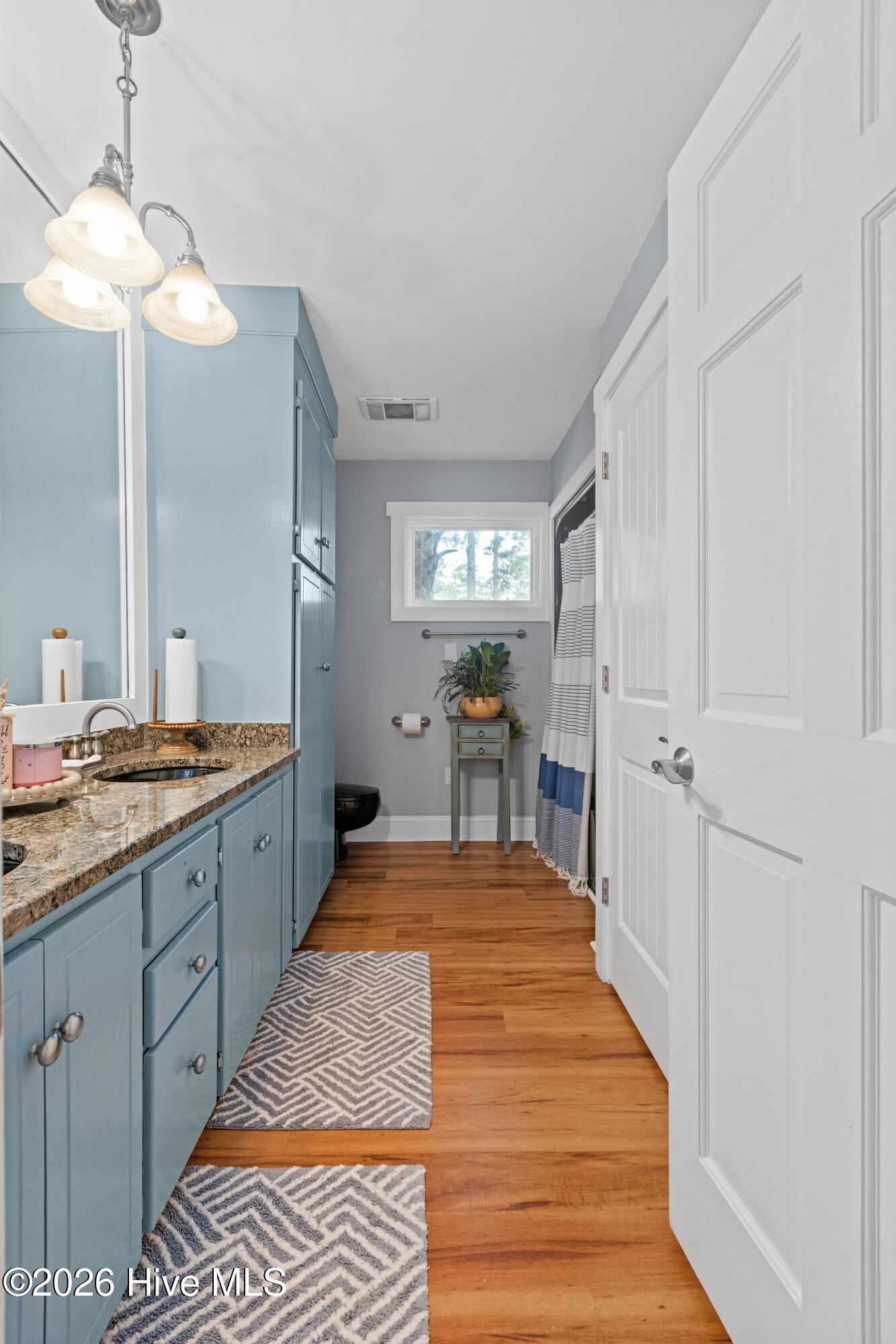 100559463 | Photo 33