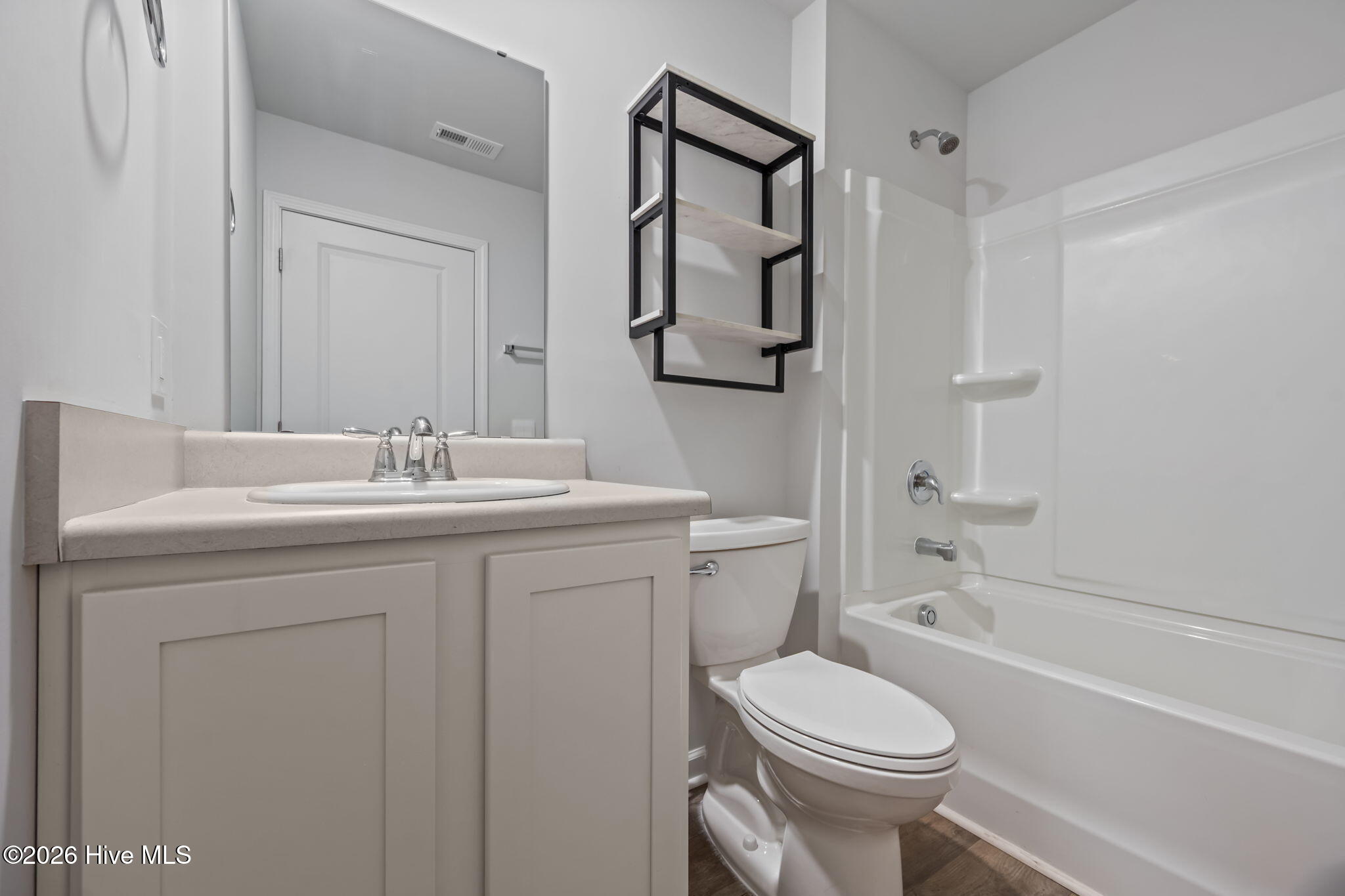 100547866 | Photo 23