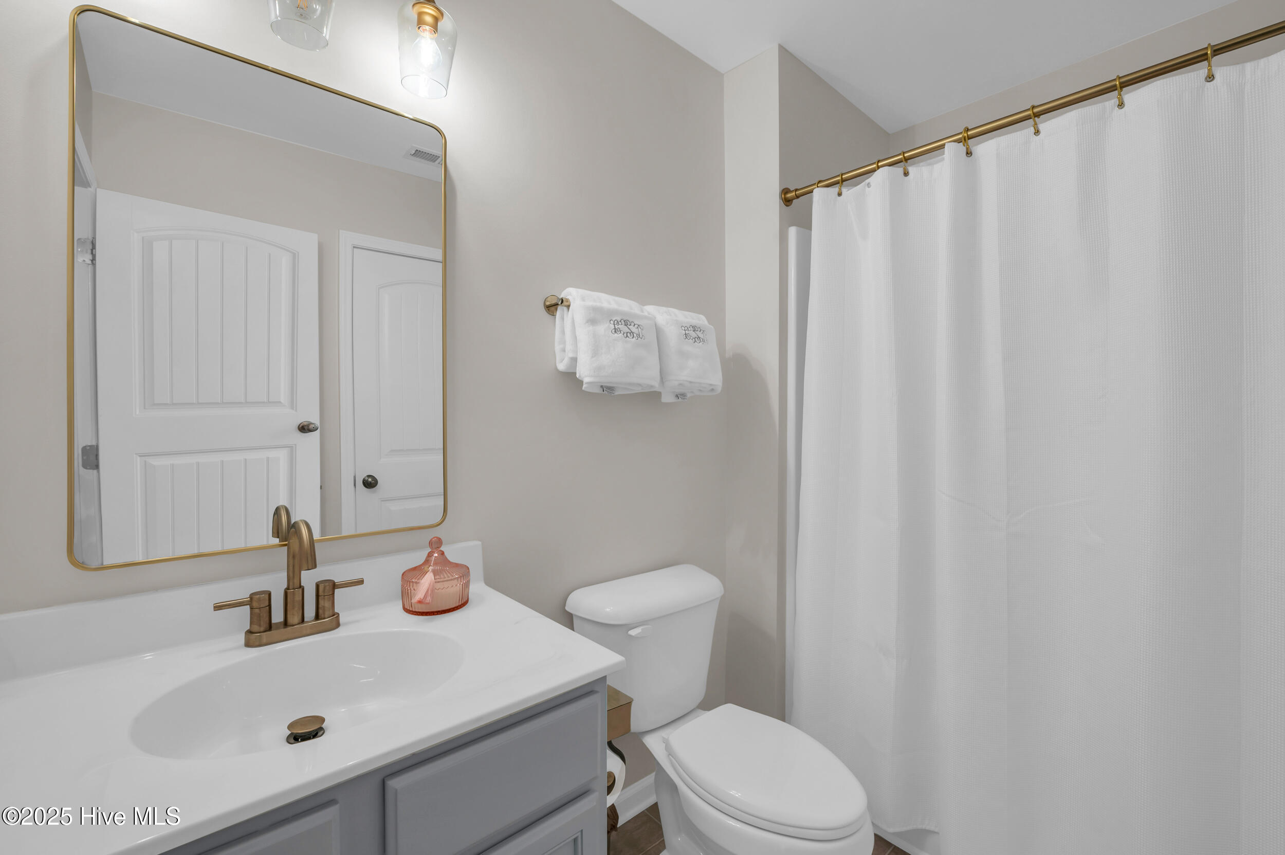 100516387 | Photo 17