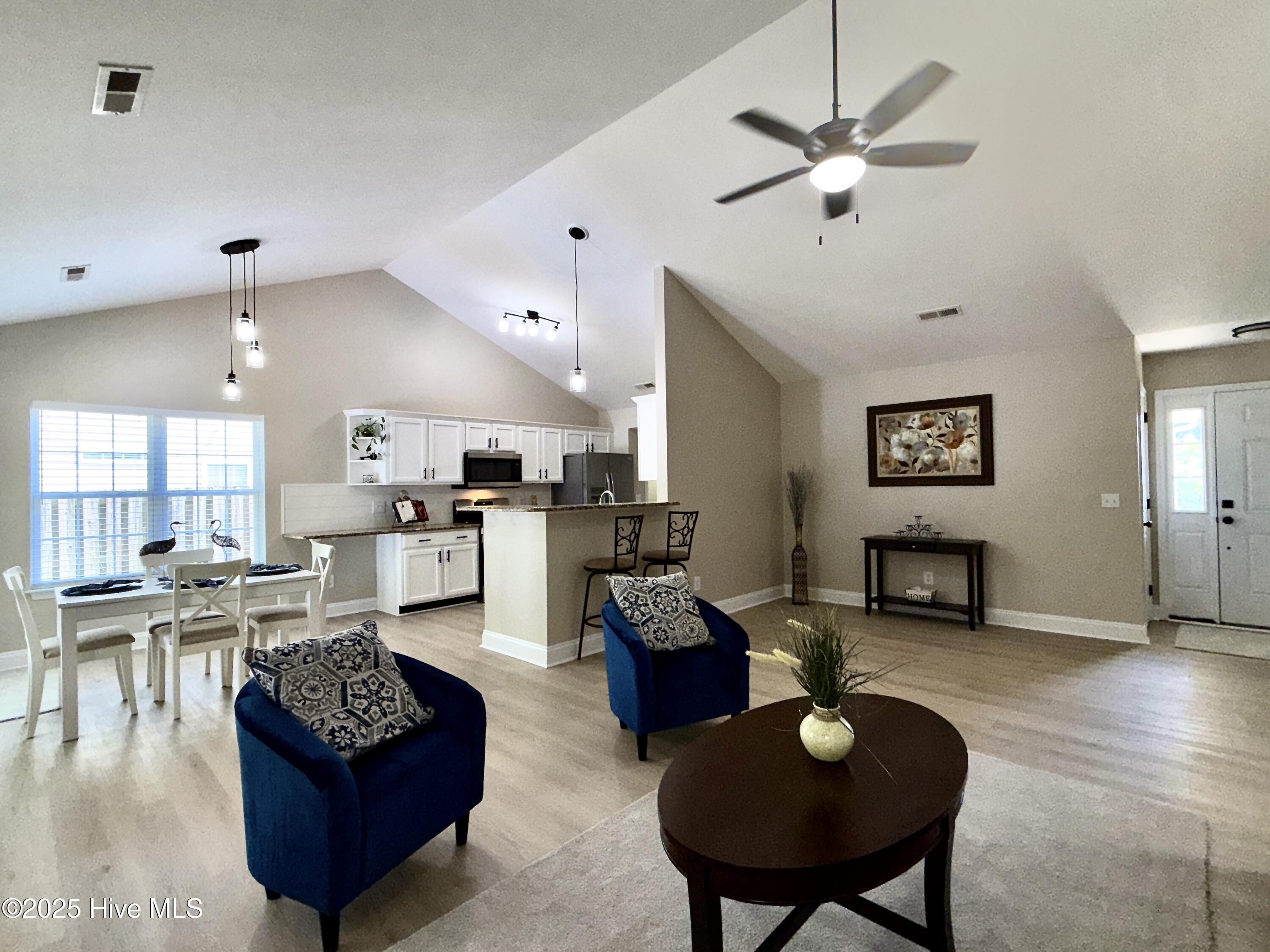 100518451 | Photo 12