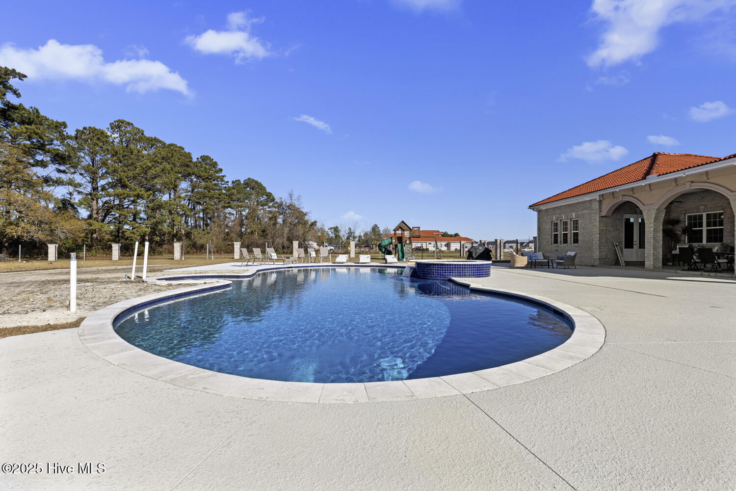 100546022 | Photo 74