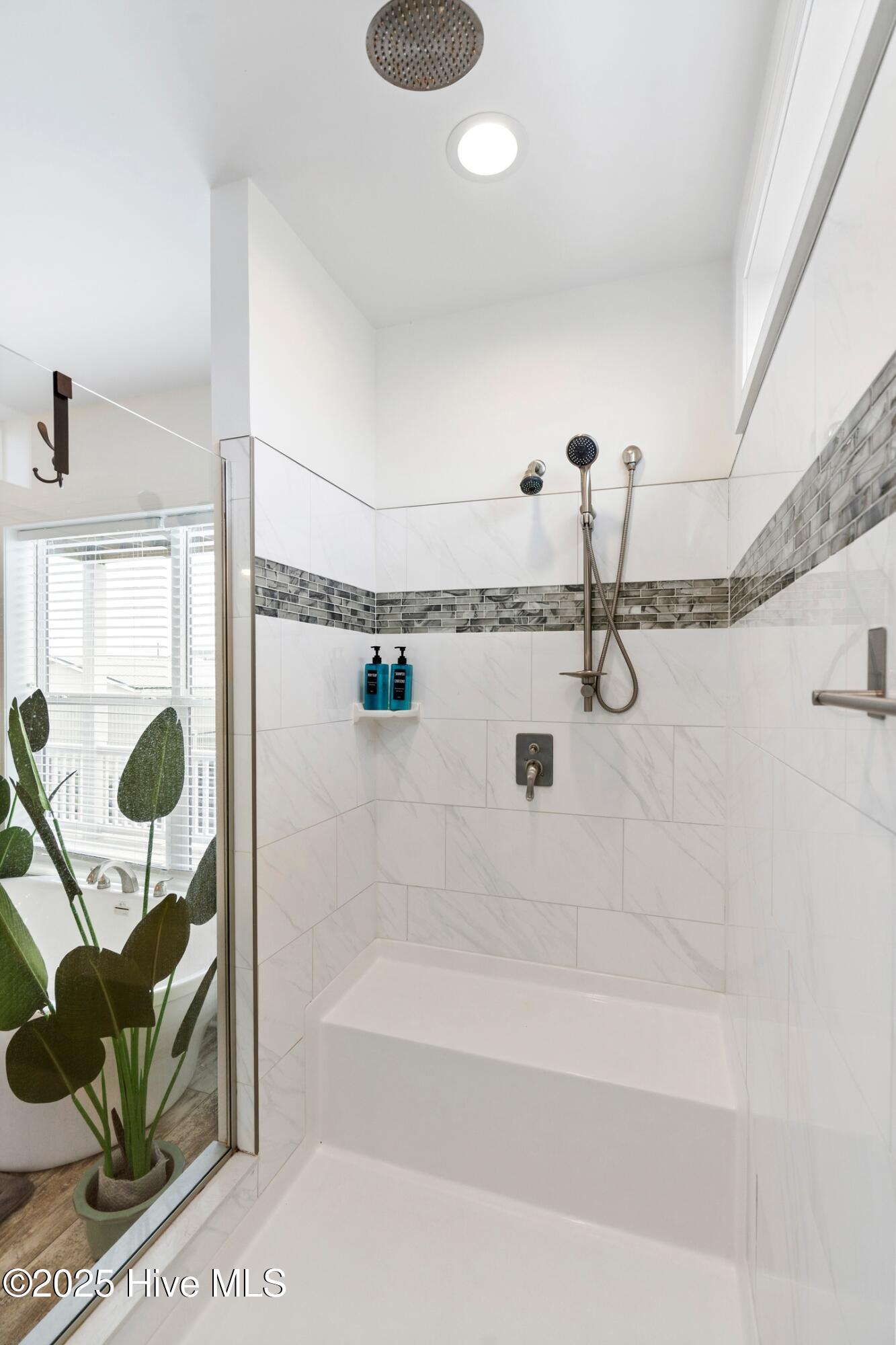 100542826 | Photo 36