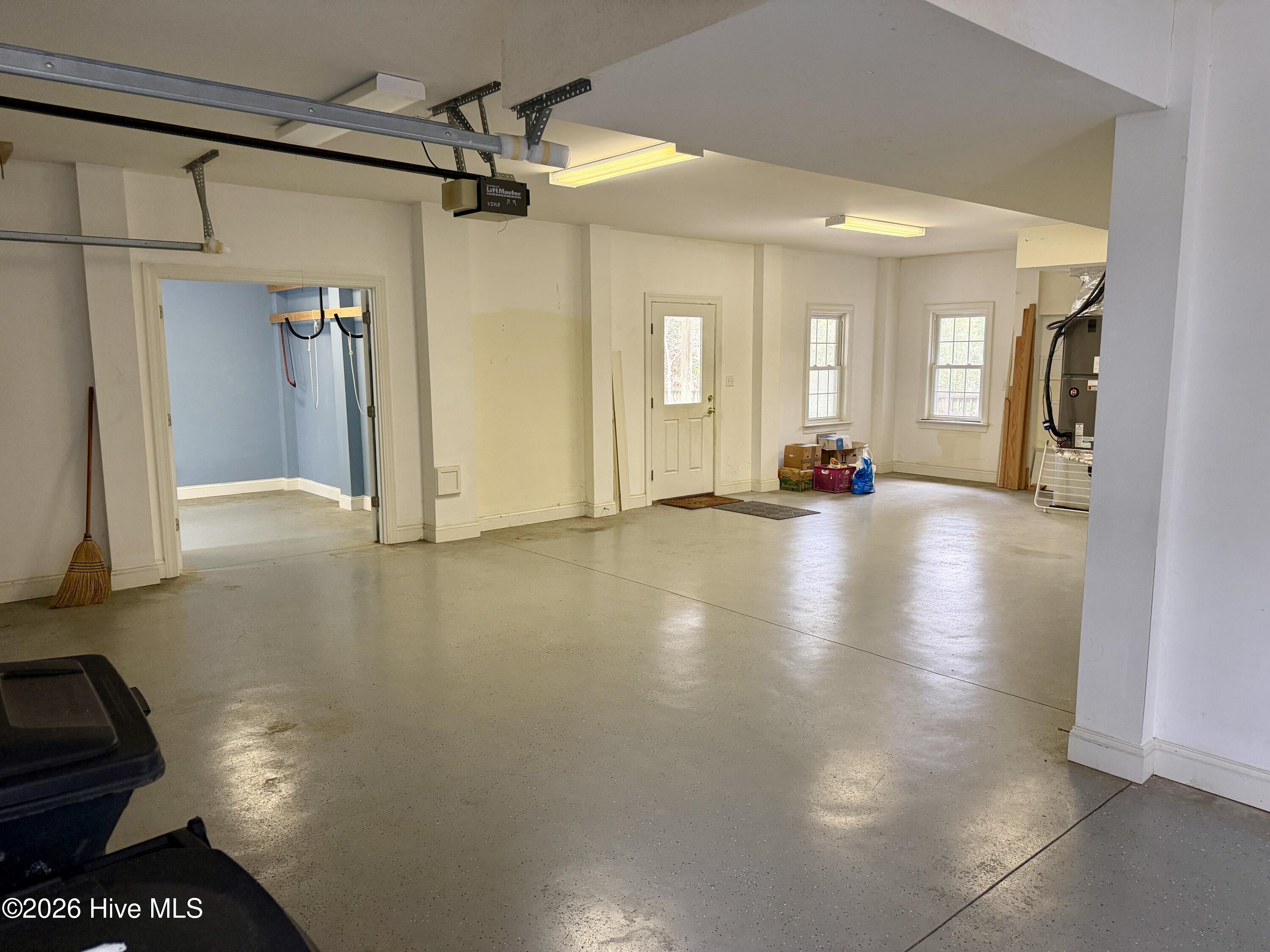 100556674 | Photo 43