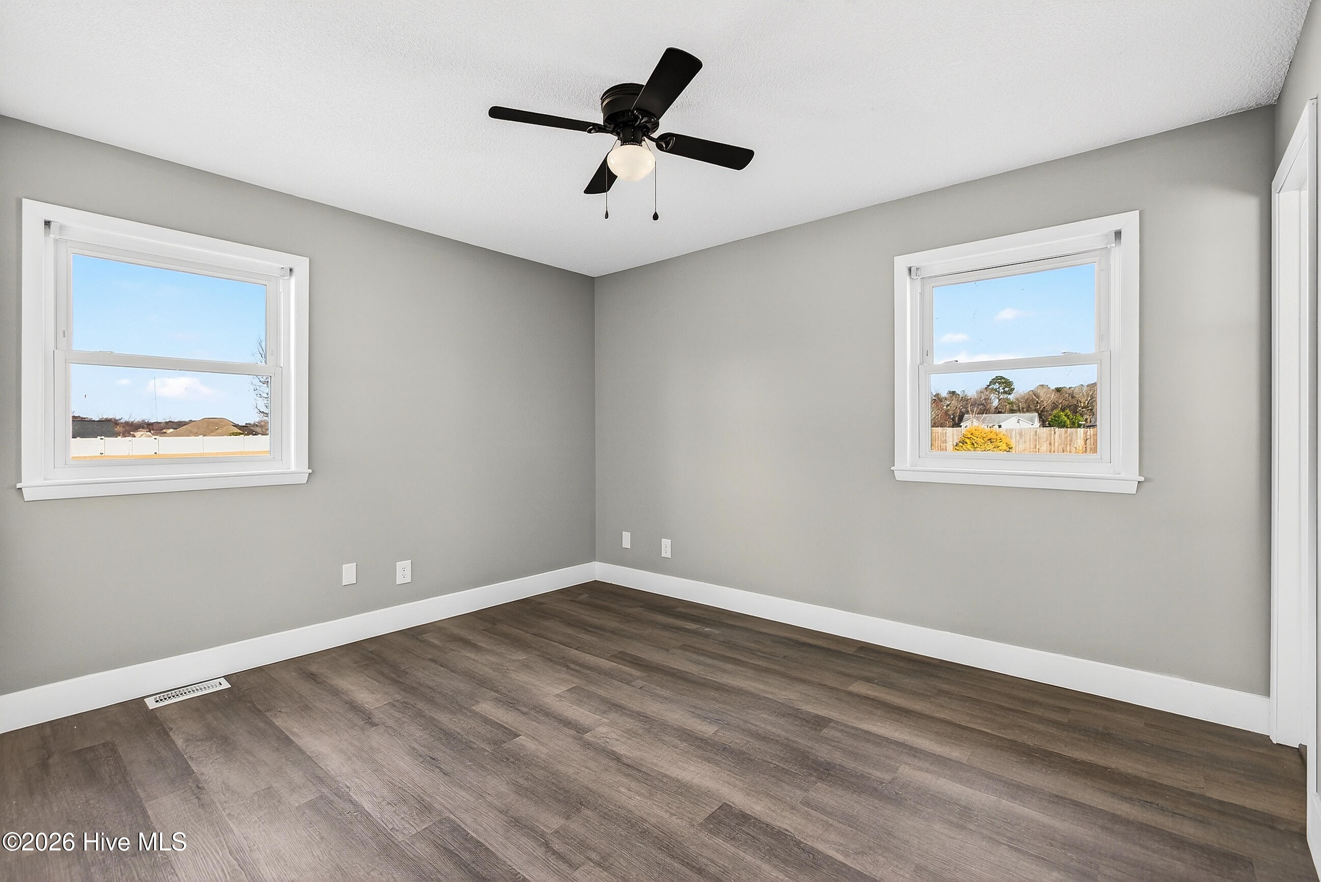 100552085 | Photo 10