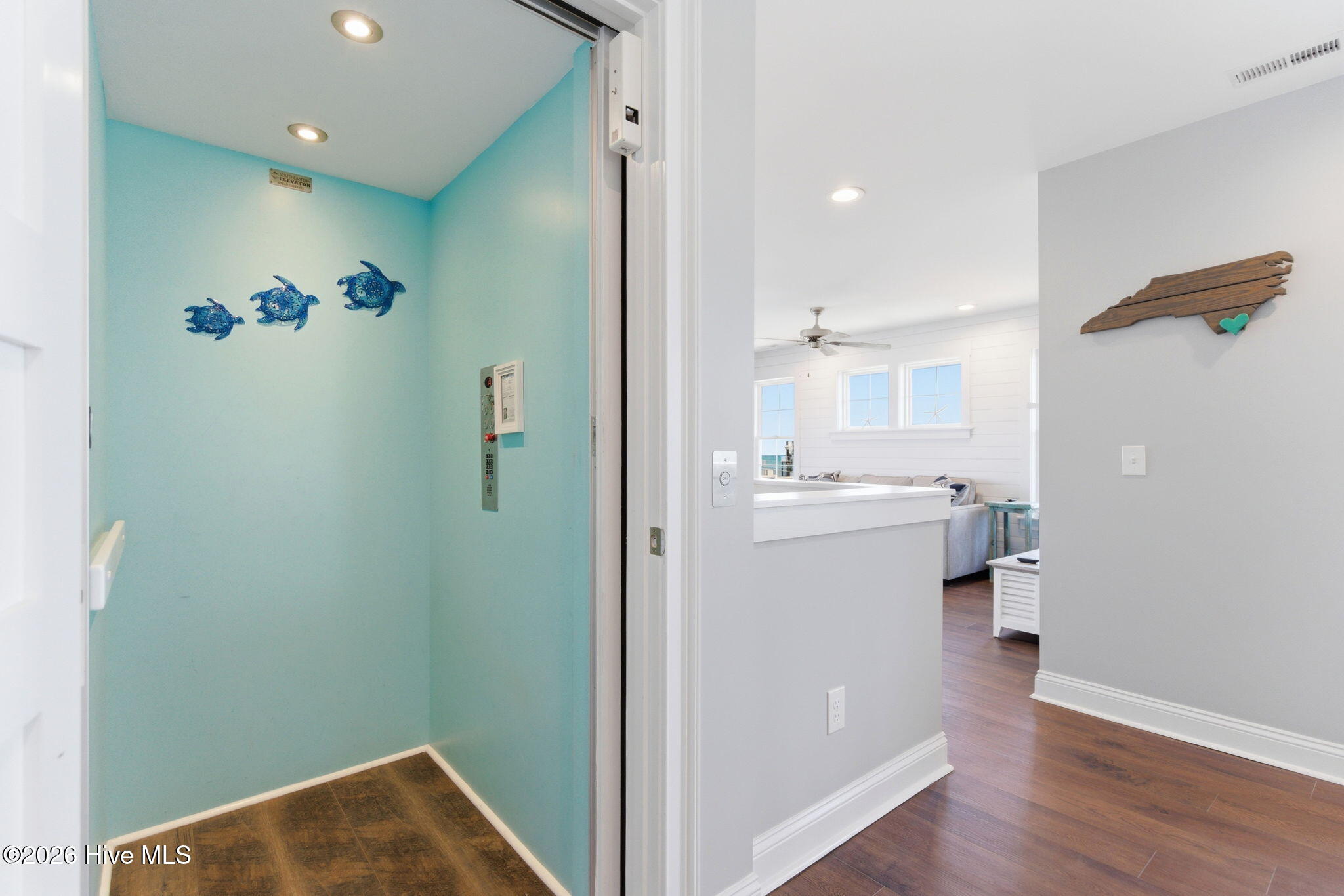 100570056 | Photo 55