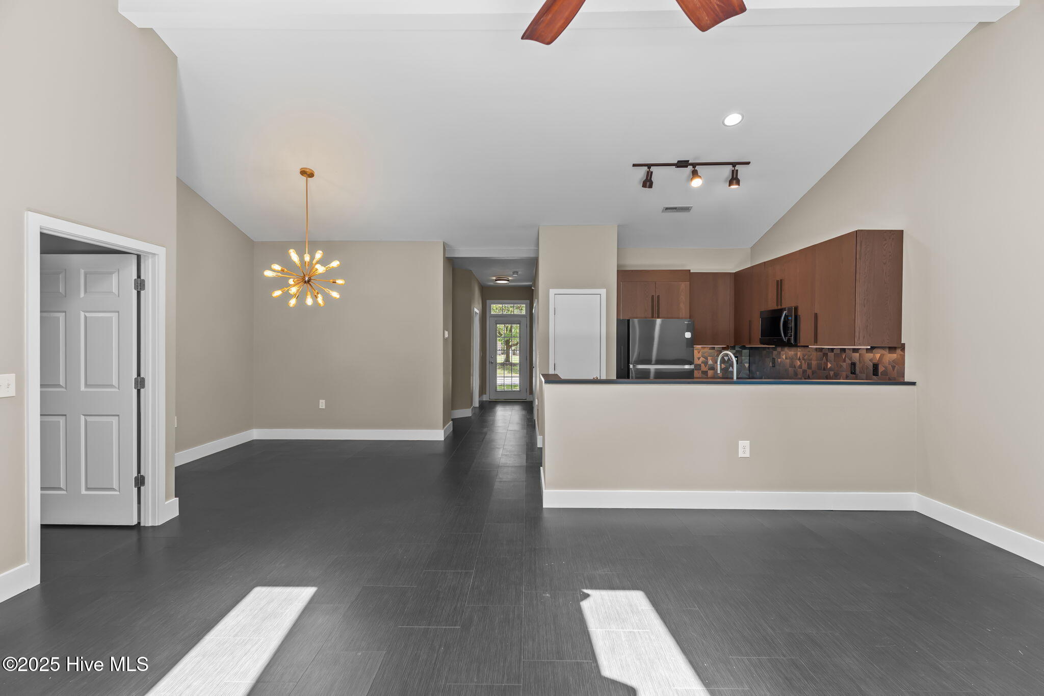 5130 Christian Drive, Wilmington, NC 28403 – photo 7: 16-web-or-mls-BTS08399