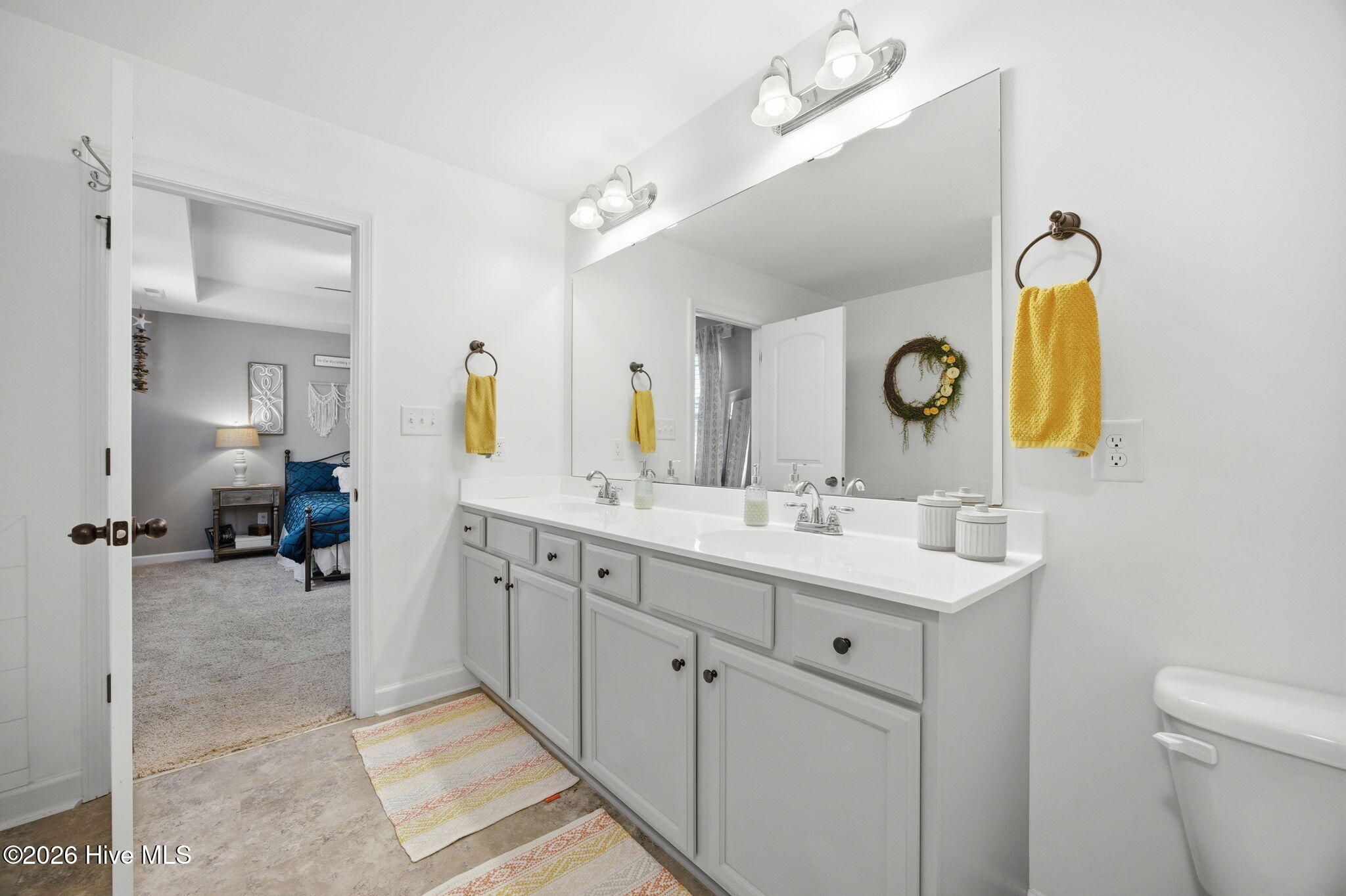 100570576 | Photo 22