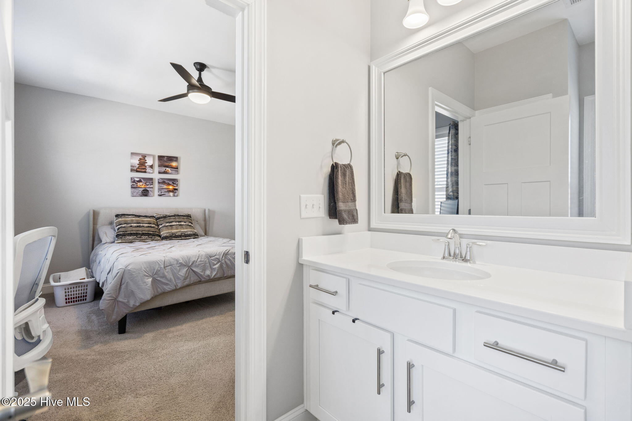 100538351 | Photo 50