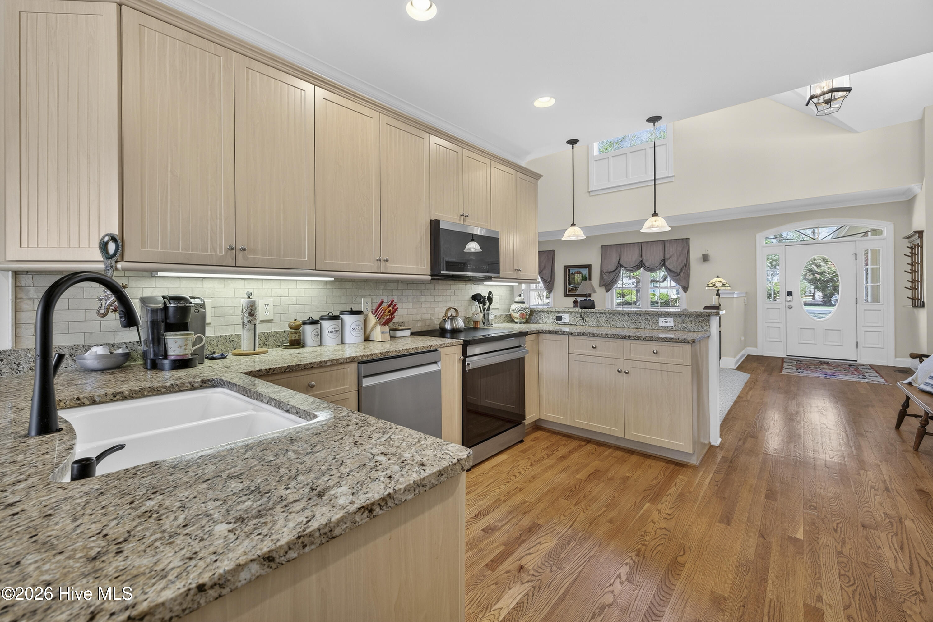 100561189 | Photo 27