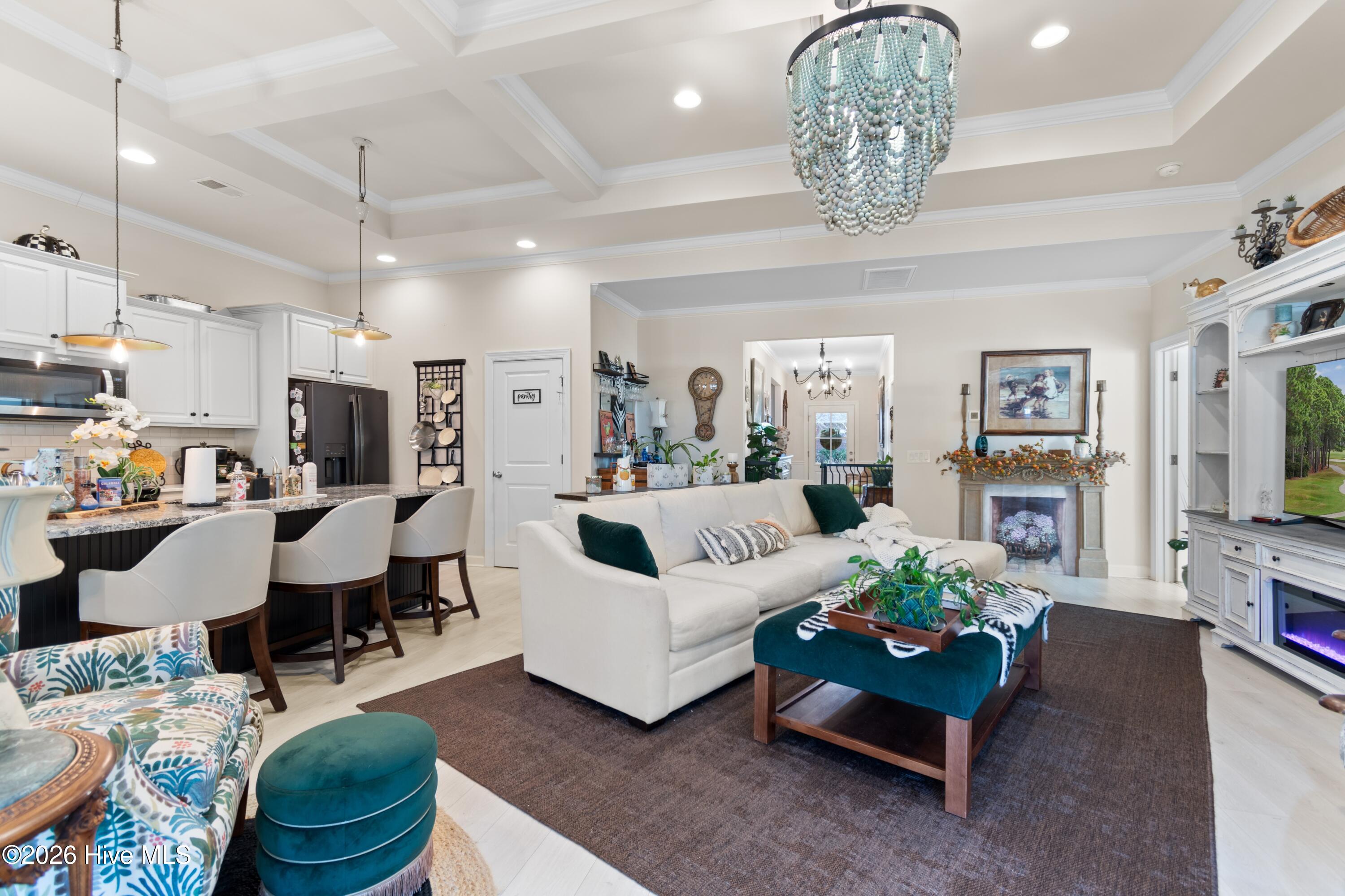 100561592 | Photo 11