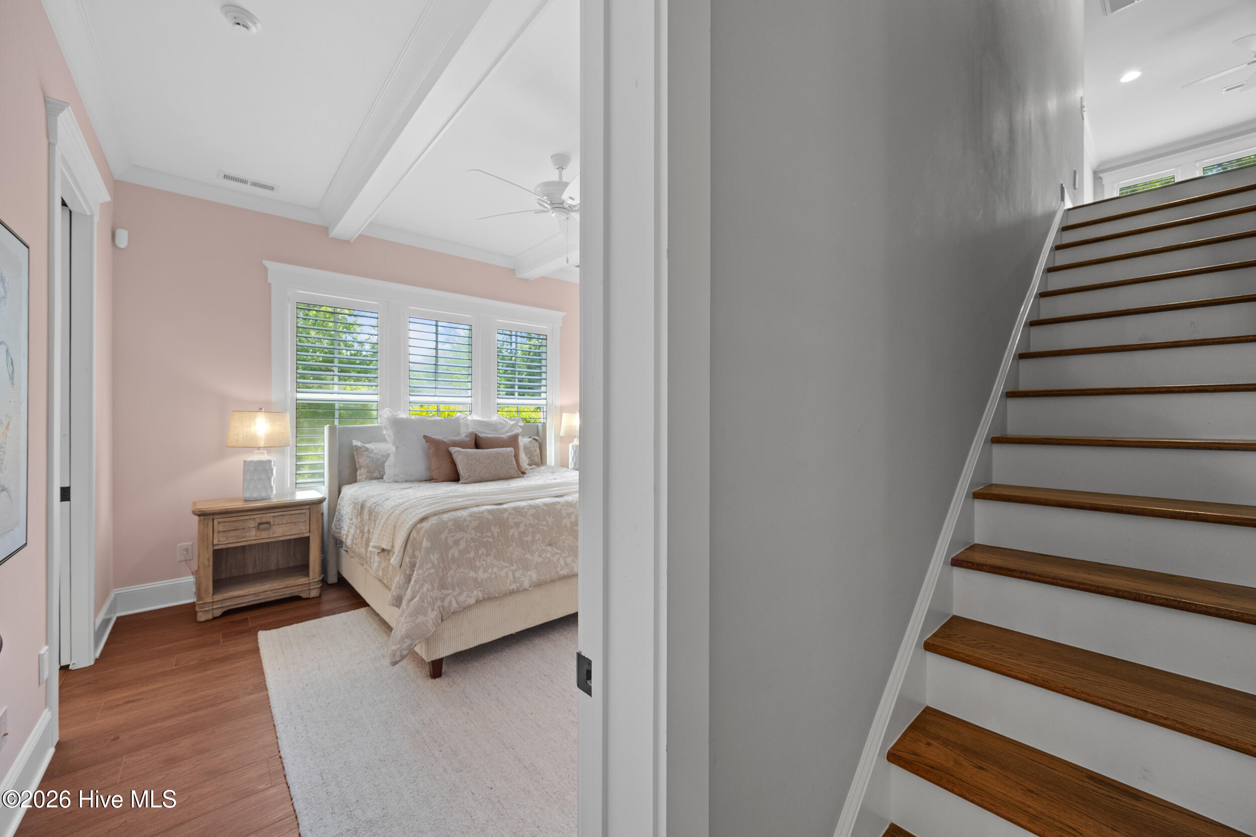 100569354 | Photo 40