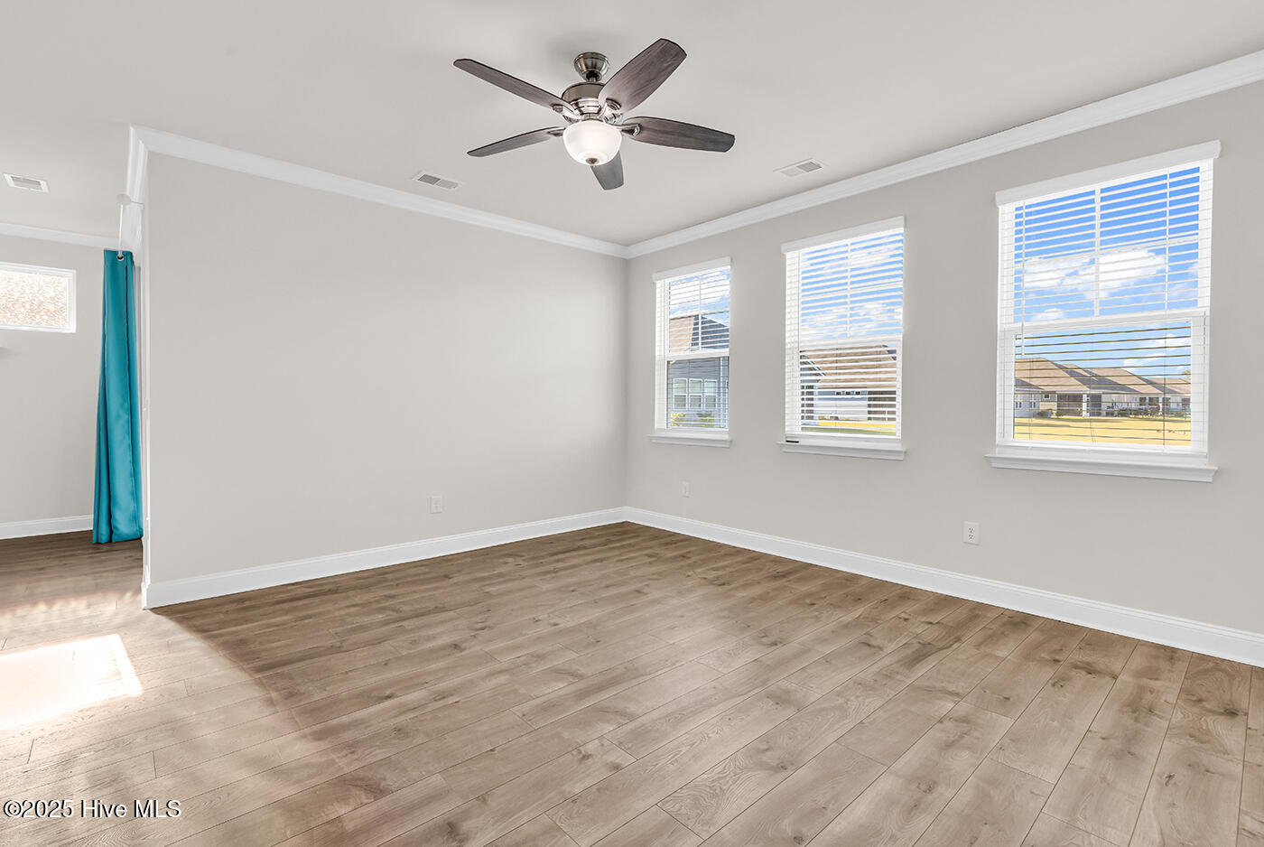 100547571 | Photo 25