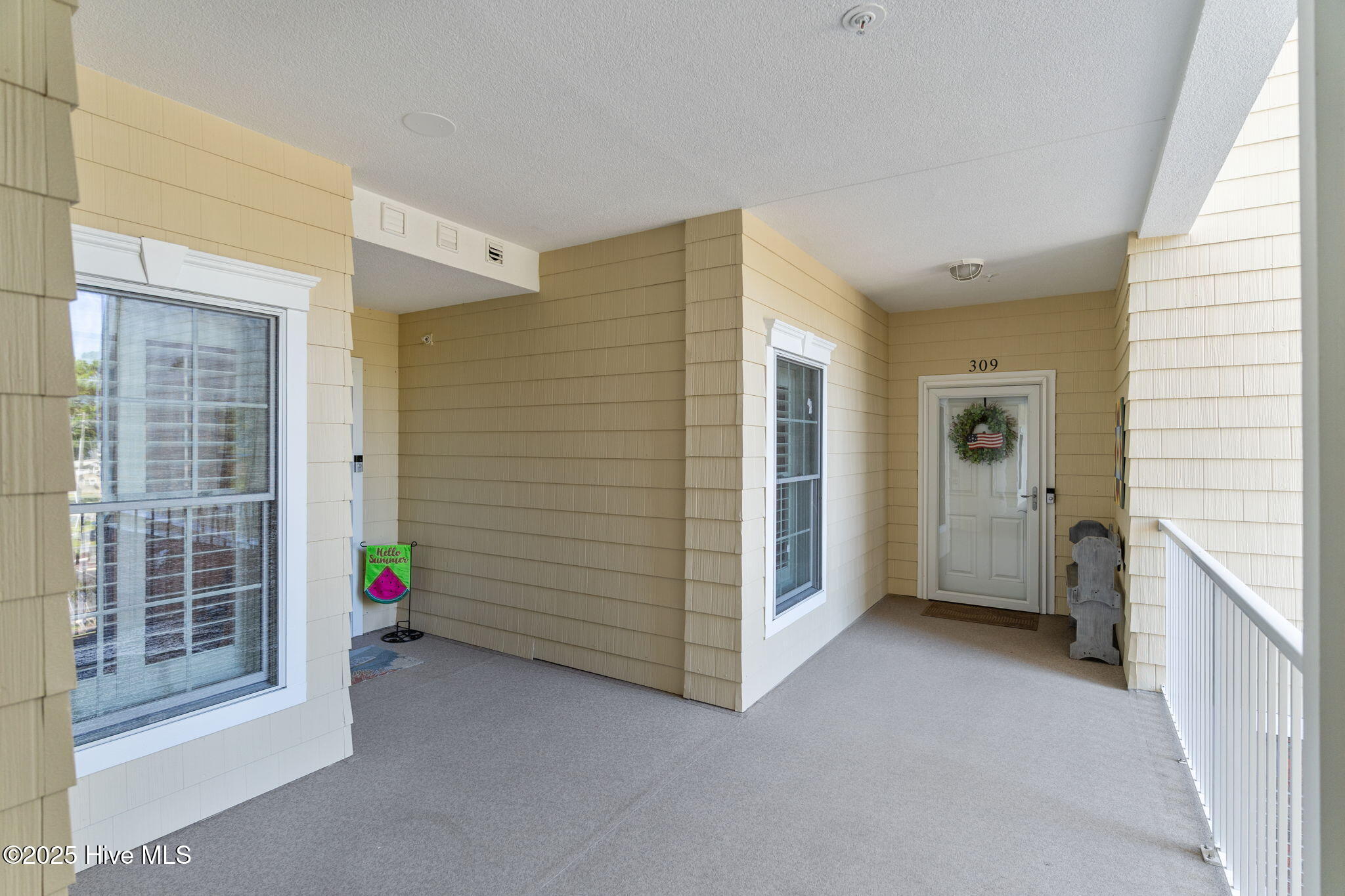 100528536 | Photo 14