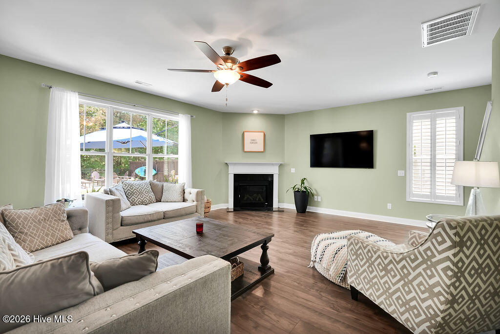 100565738 | Photo 11