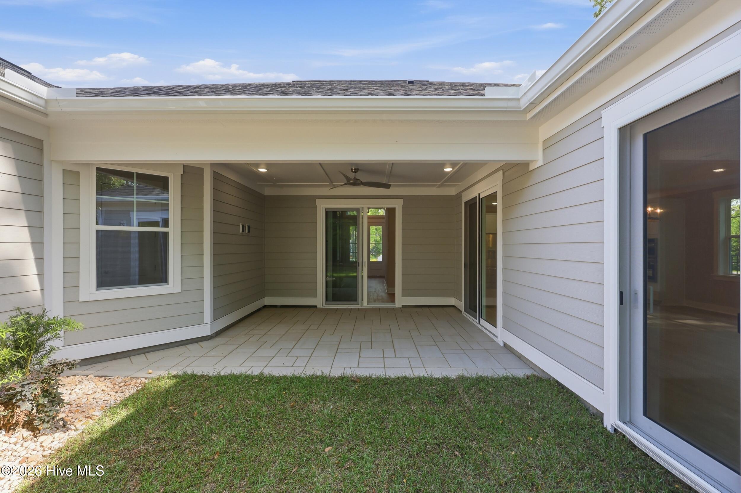 100548658 | Photo 25