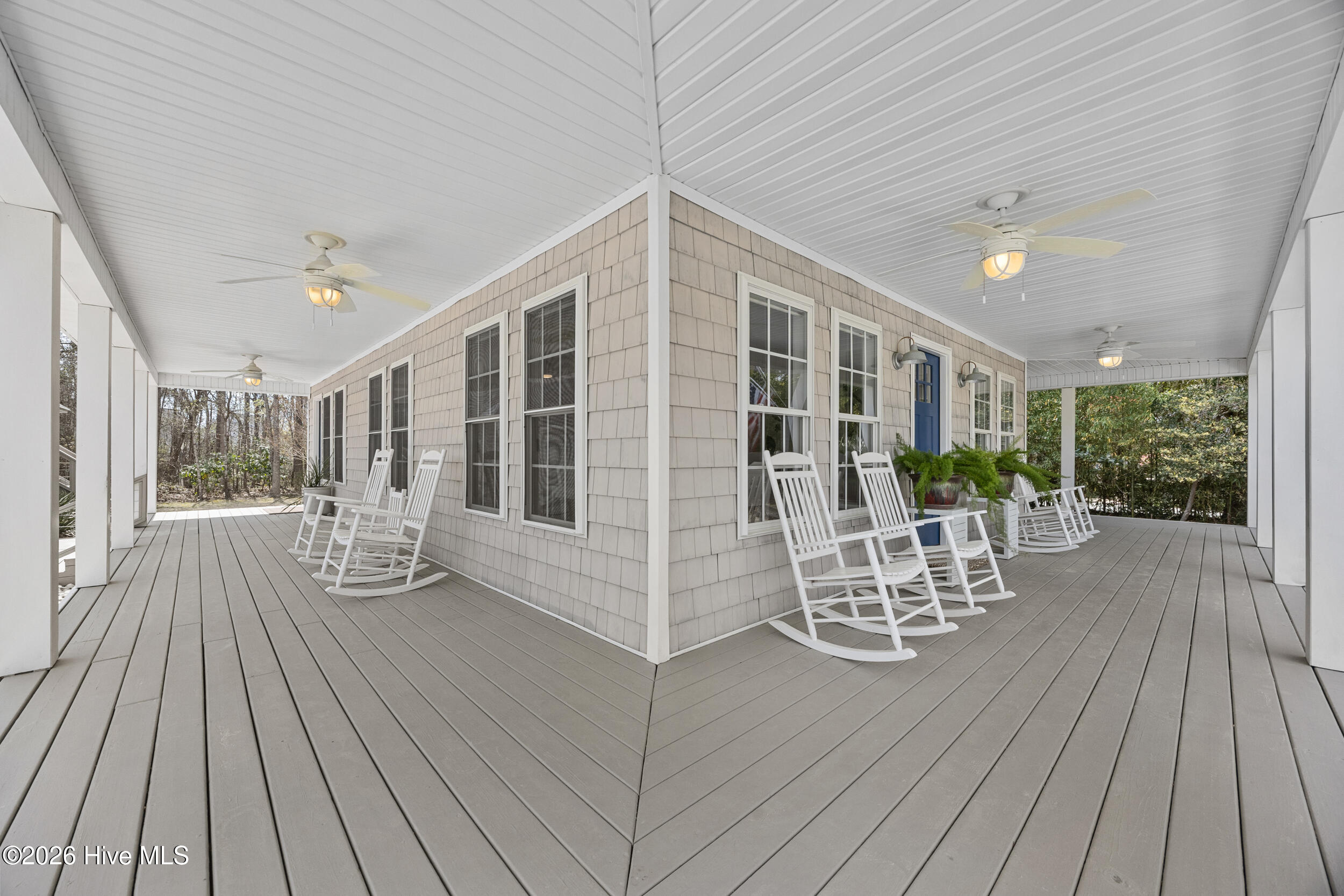 100562849 | Photo 11