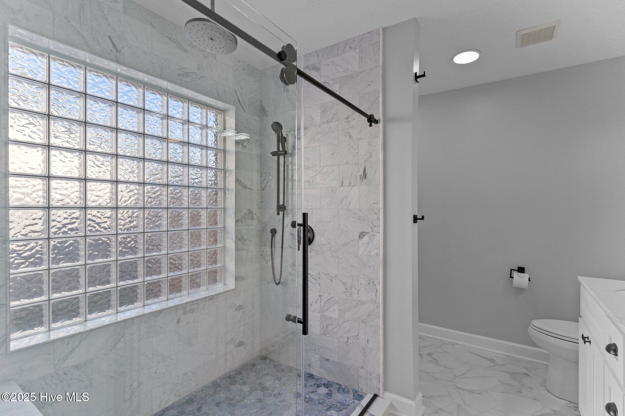 100540163 | Photo 21