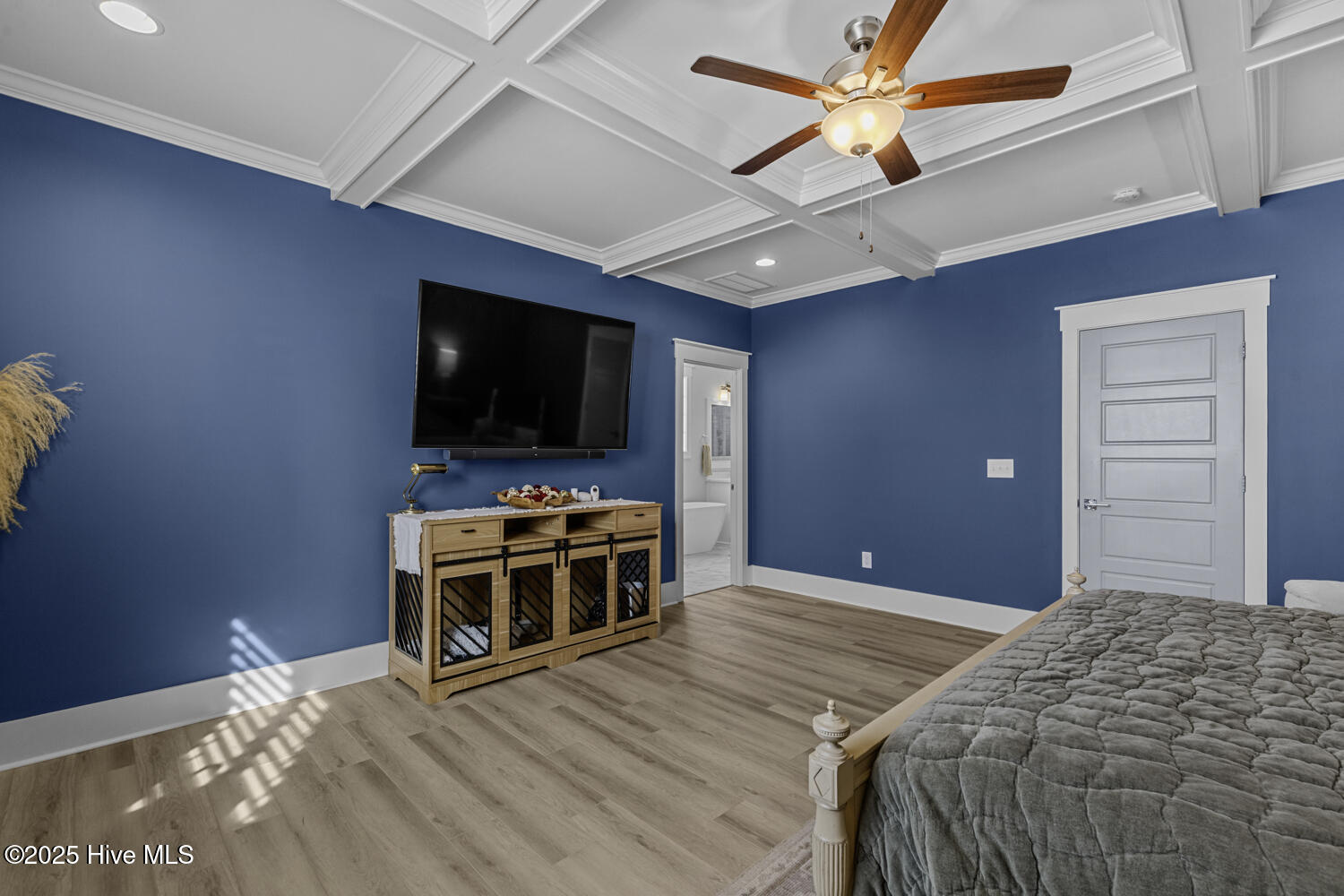 100545197 | Photo 32