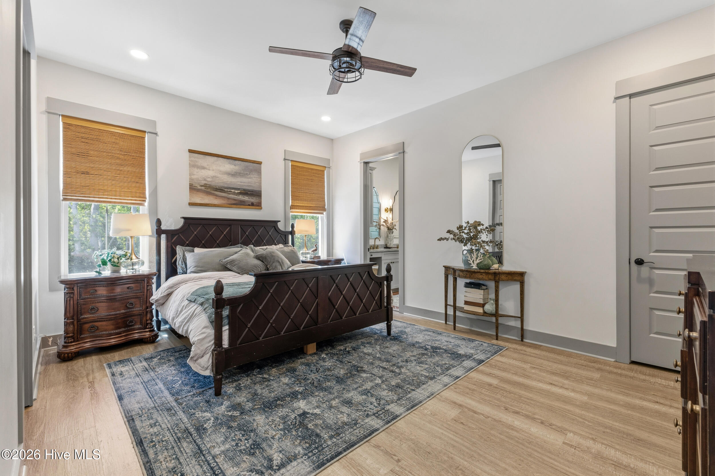 100570688 | Photo 25