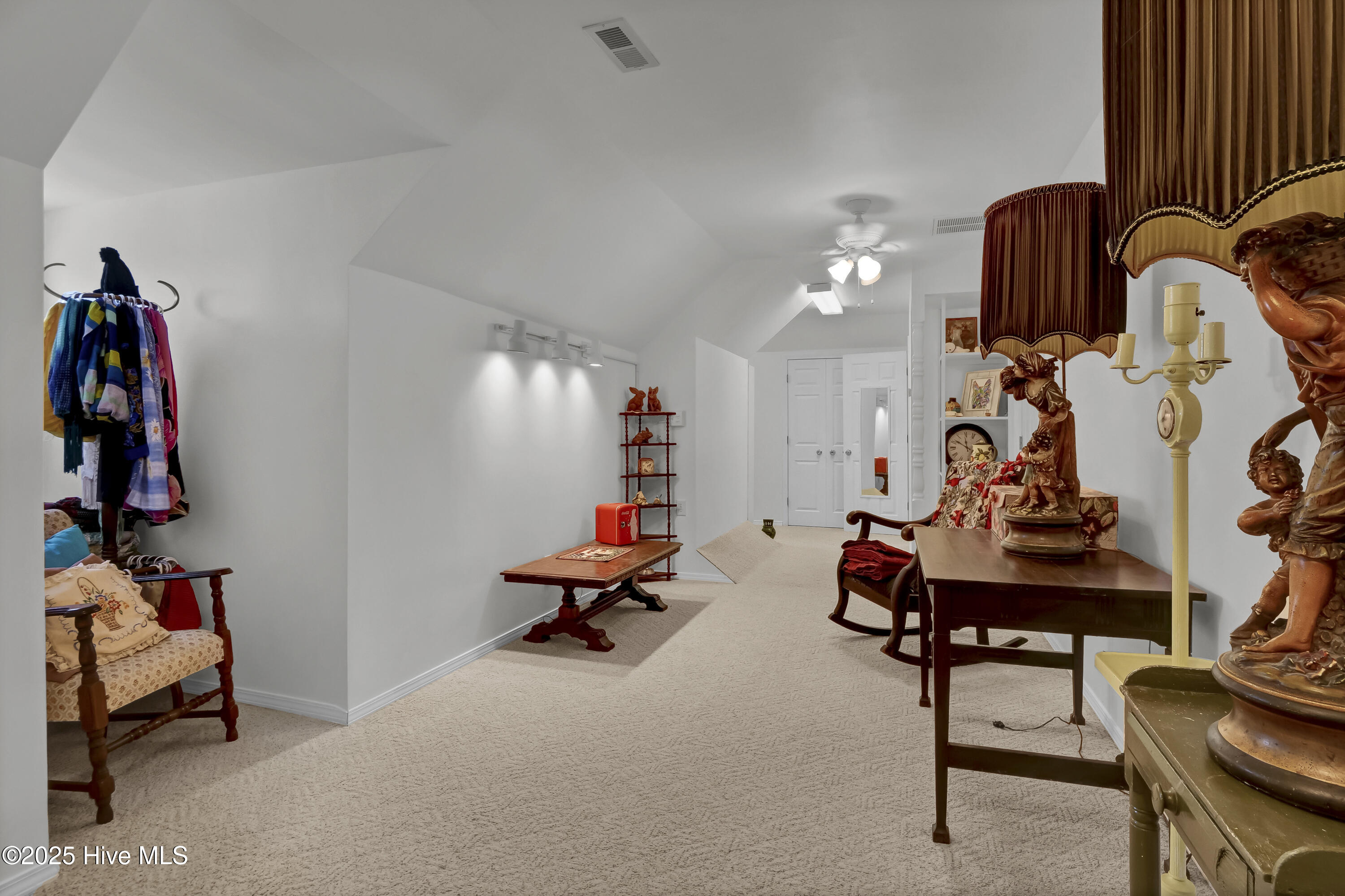 100499104 | Photo 27