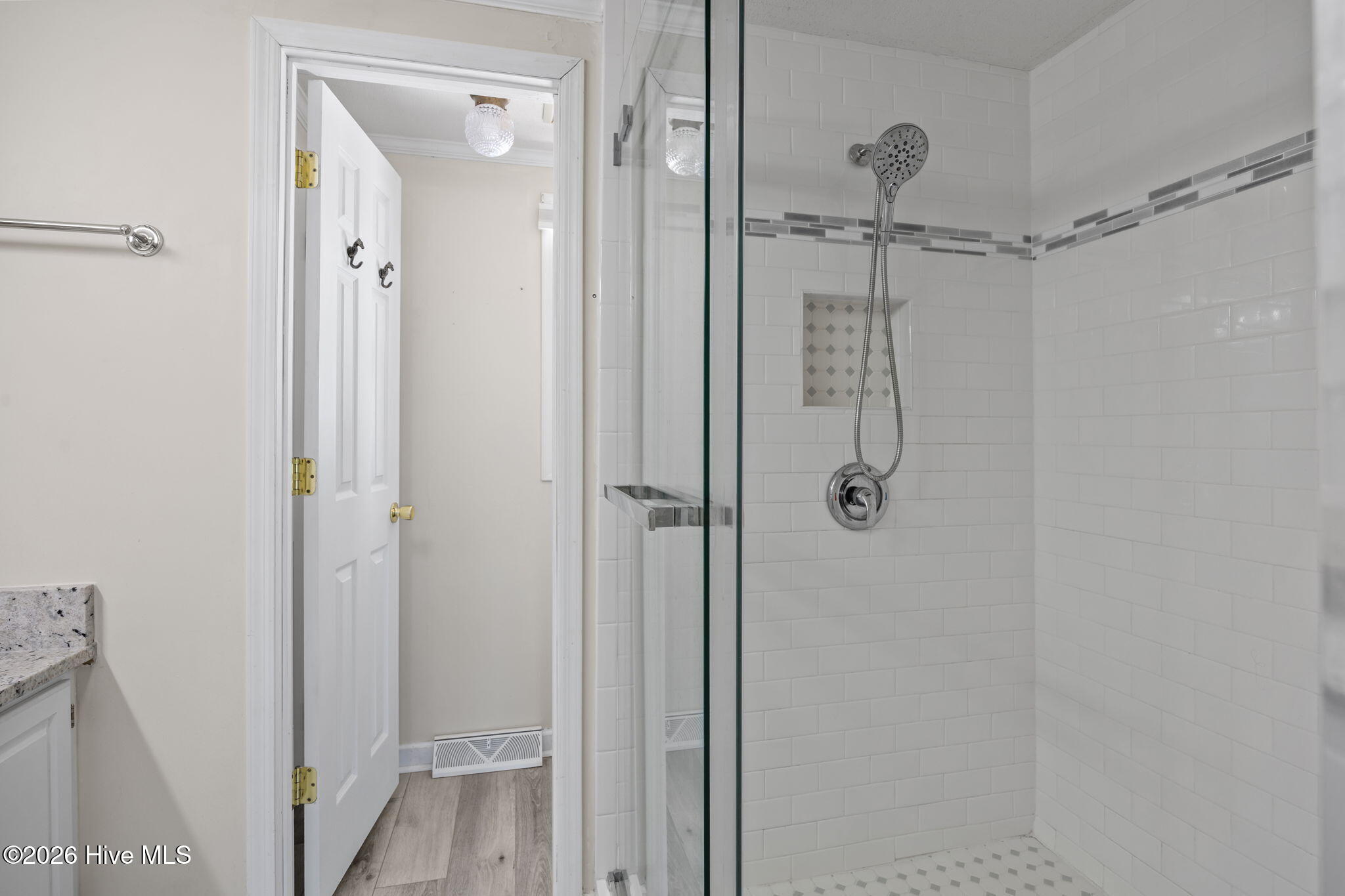 100564707 | Photo 30