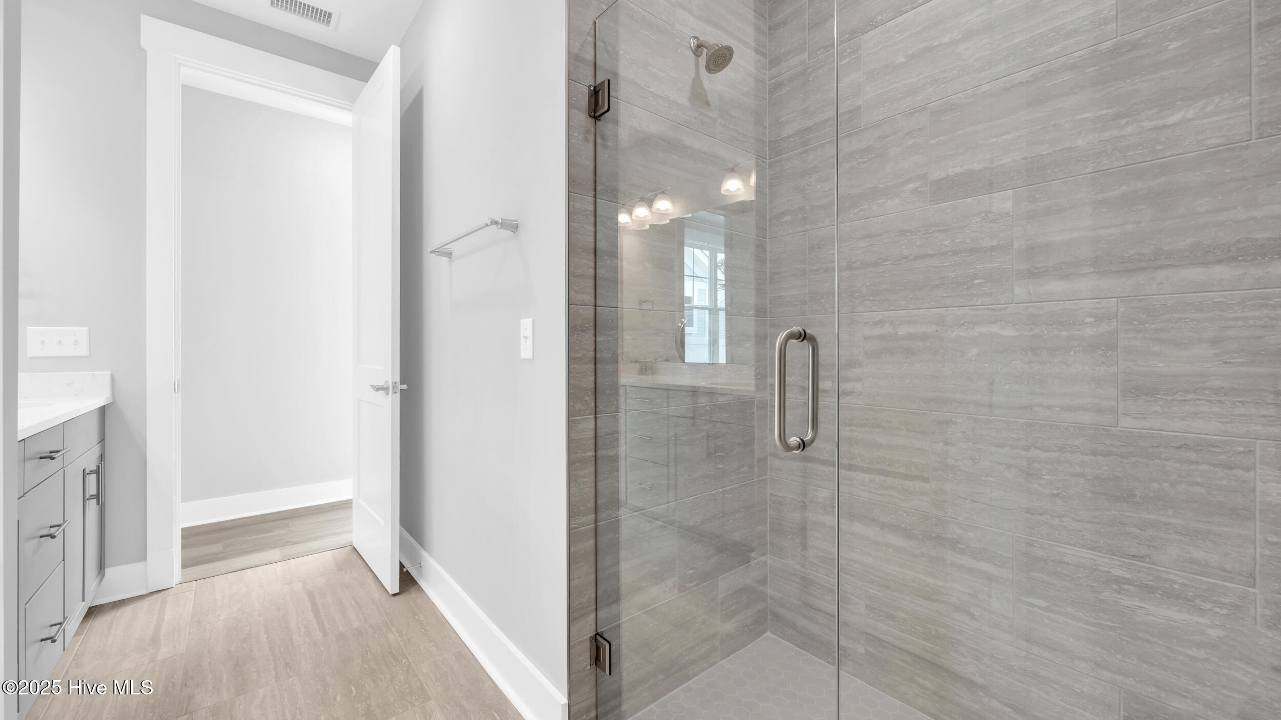 100524519 | Photo 12