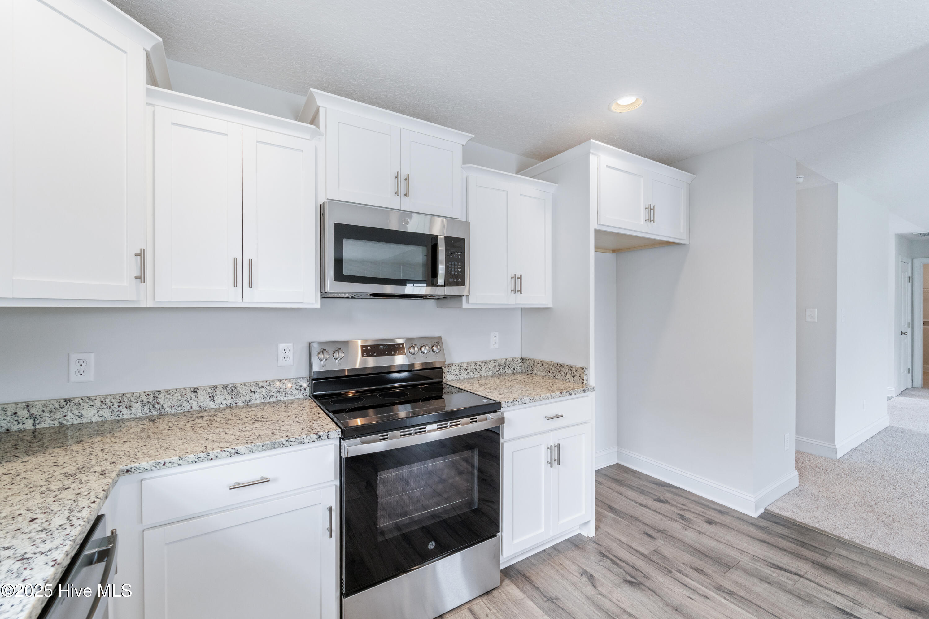 100493444 | Photo 18