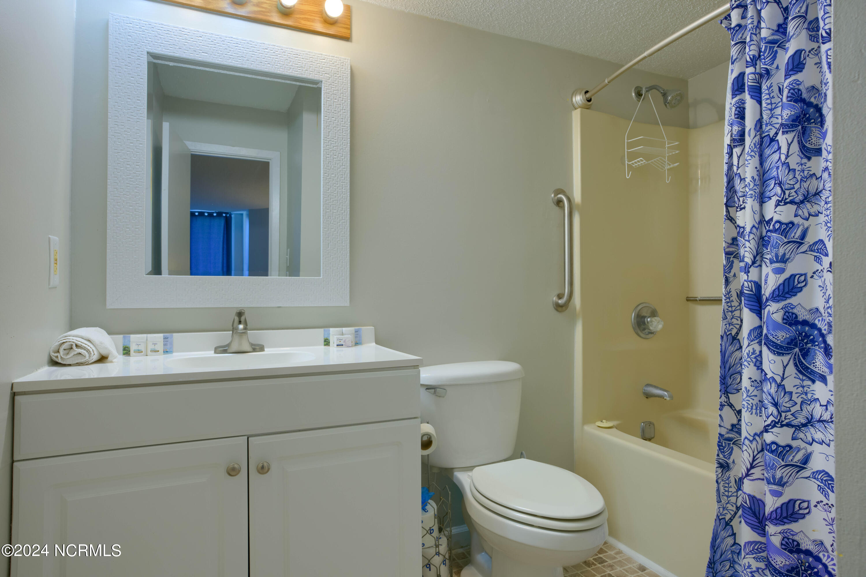 100554823 | Photo 12